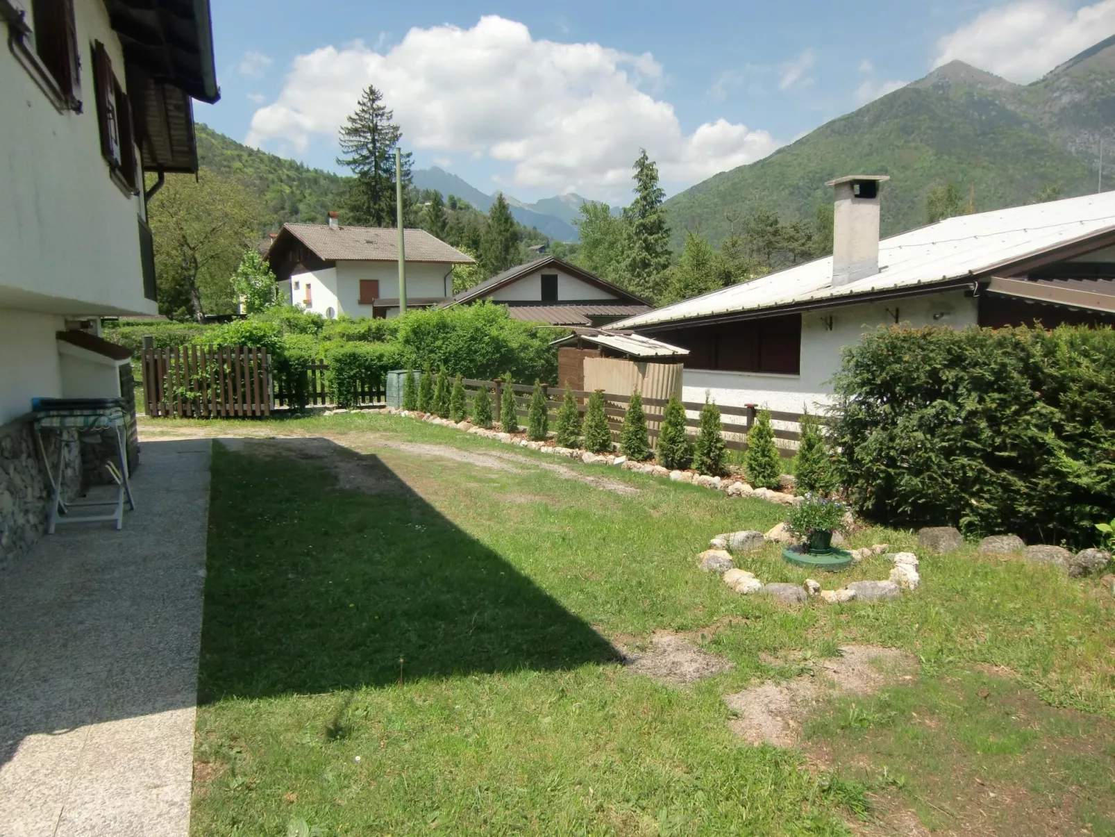 Freistehendes Haus mit eingezäuntem Privatgarten-Buiten