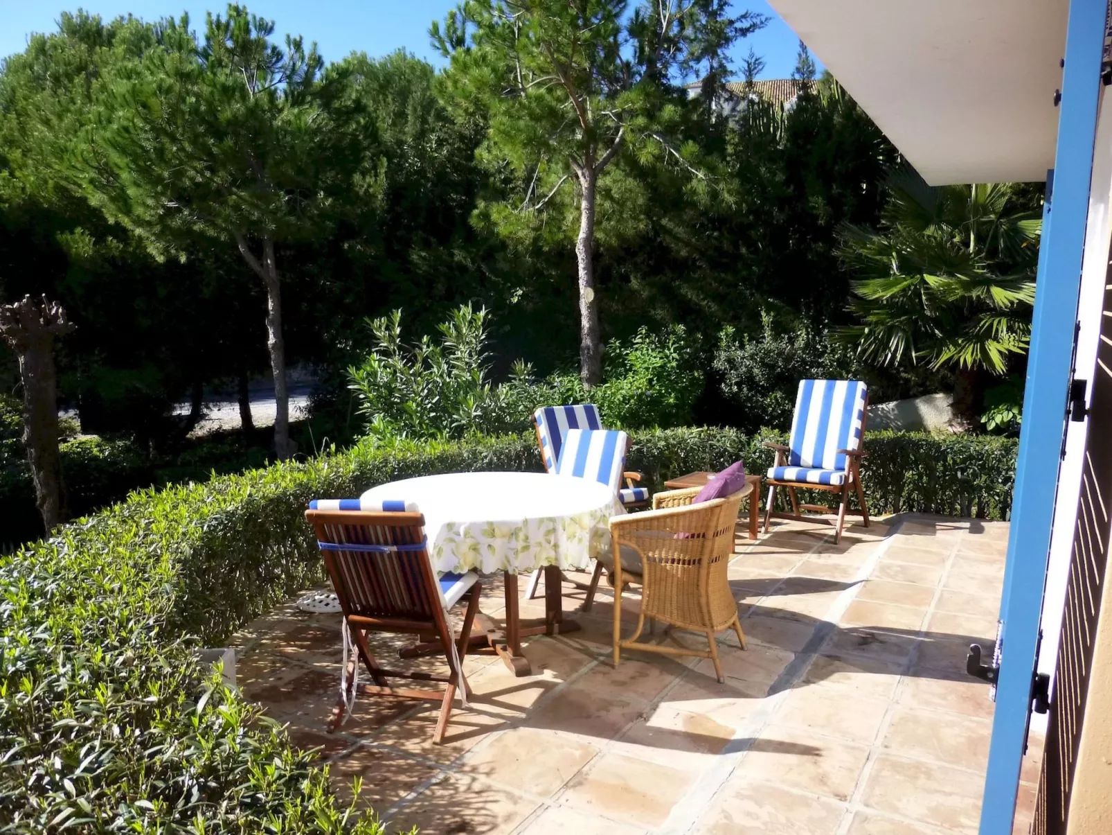 Gemütliches 1-Zimmer-Apartment mit eigener Terrasse-Buiten