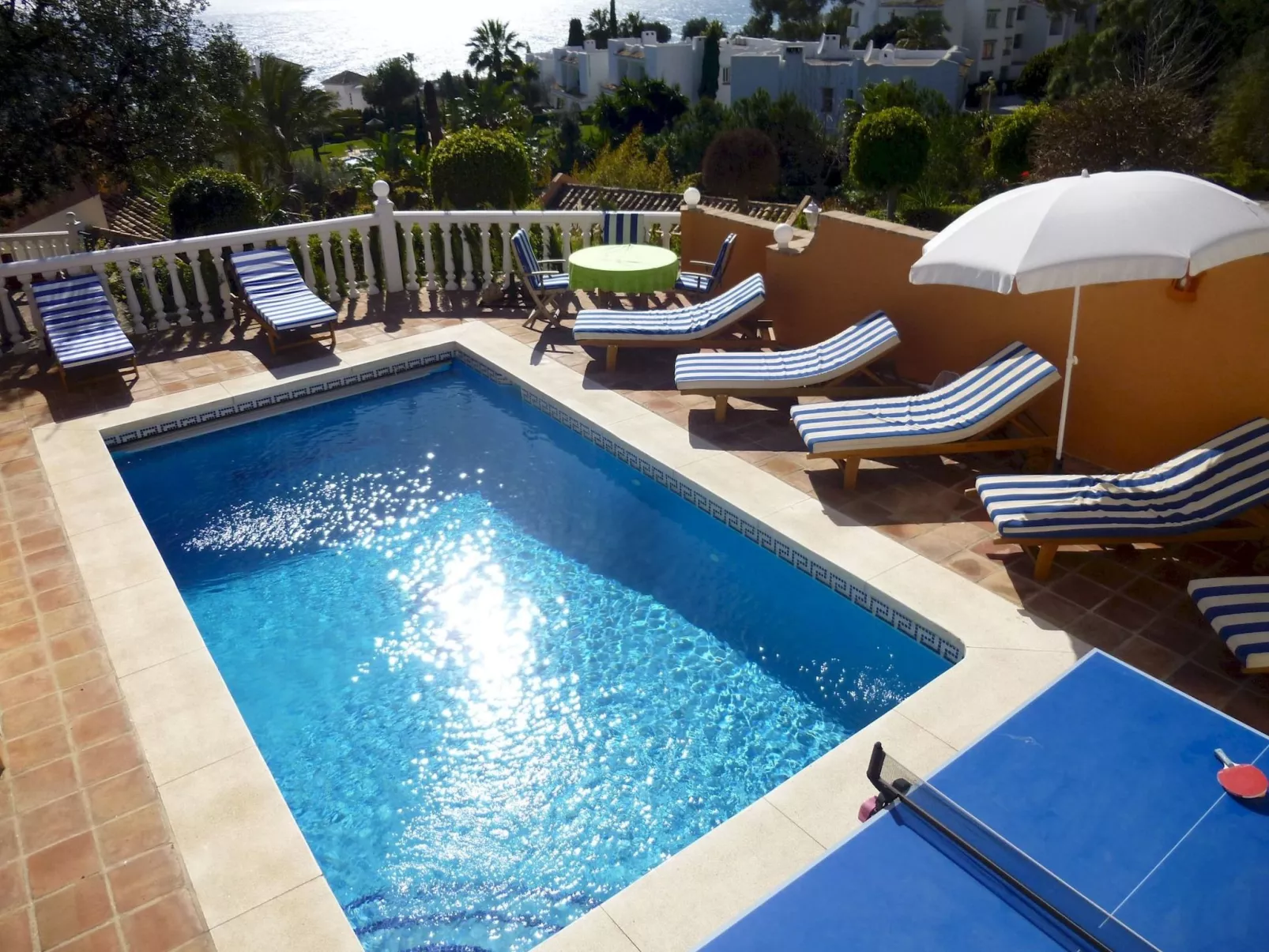 Mit Blick auf das Wasser-Buiten