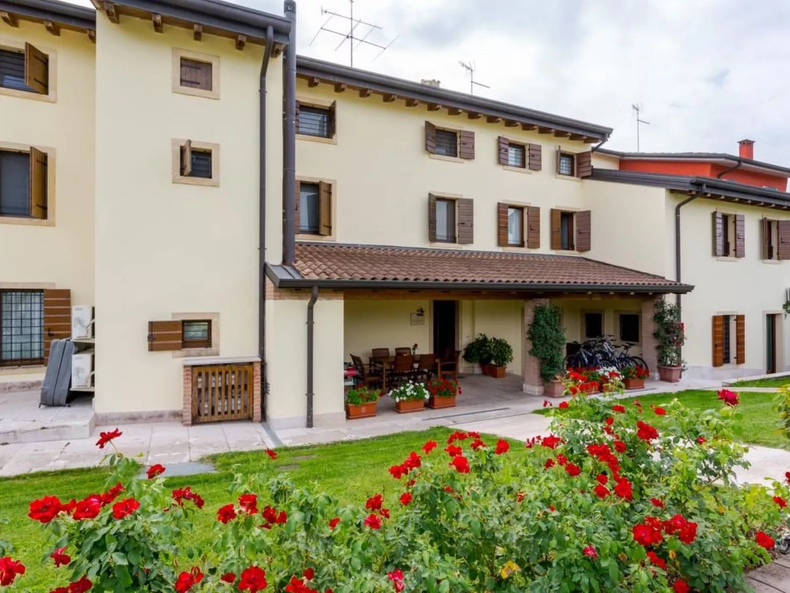 Stadera Wohnung-Buiten