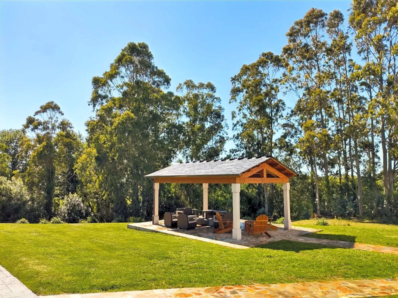 Schönes Duplex mit Aussicht, Pool und Garten-Buiten