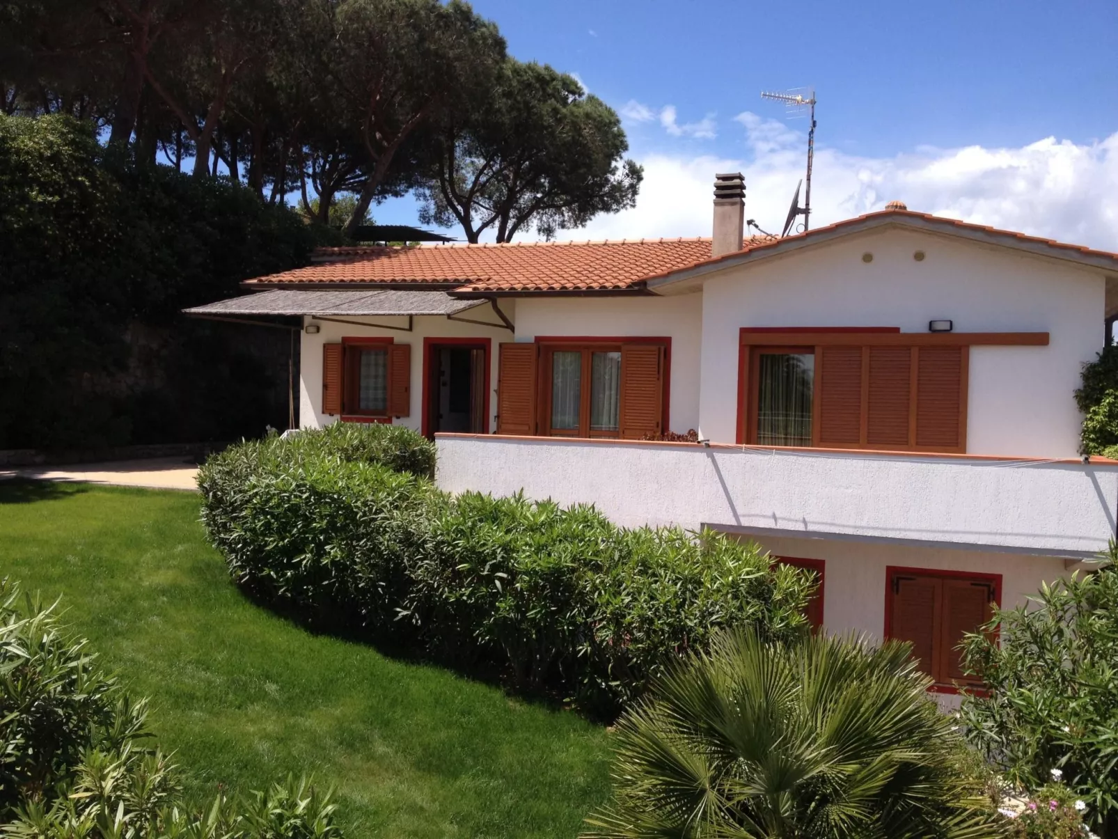 Gemütliches Appartement in Capoliveri mit Grill und Terrasse-Buiten