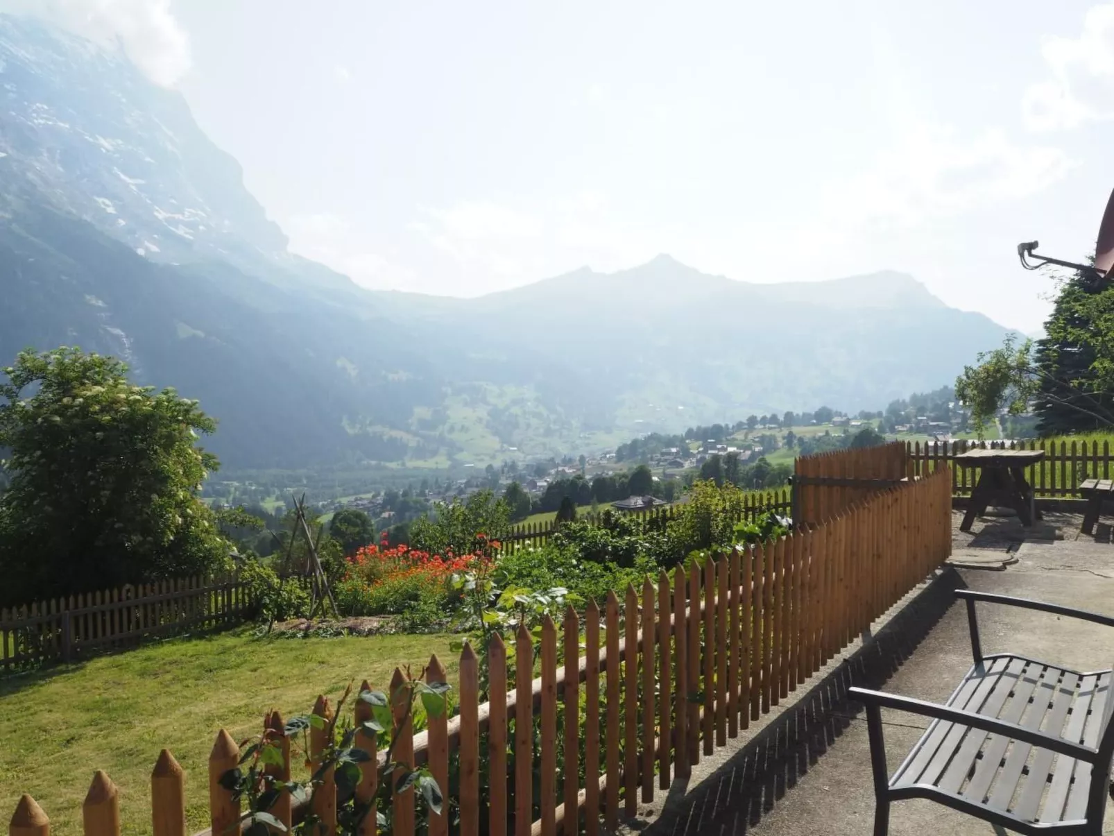 Chalet an ruhiger Lage mit schöner Bergsicht-Buiten