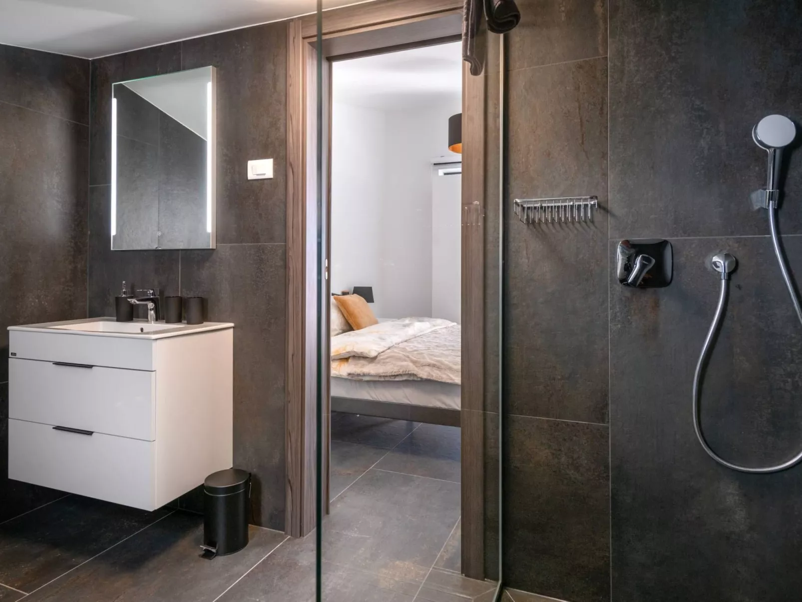 4 SZ mit Bad en suite Pool und Sommerküche-Binnen