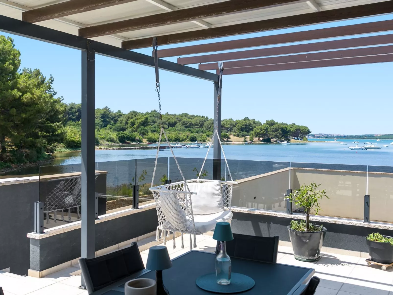 Für 4 Personen ca. 80m, in Medulin-Buiten