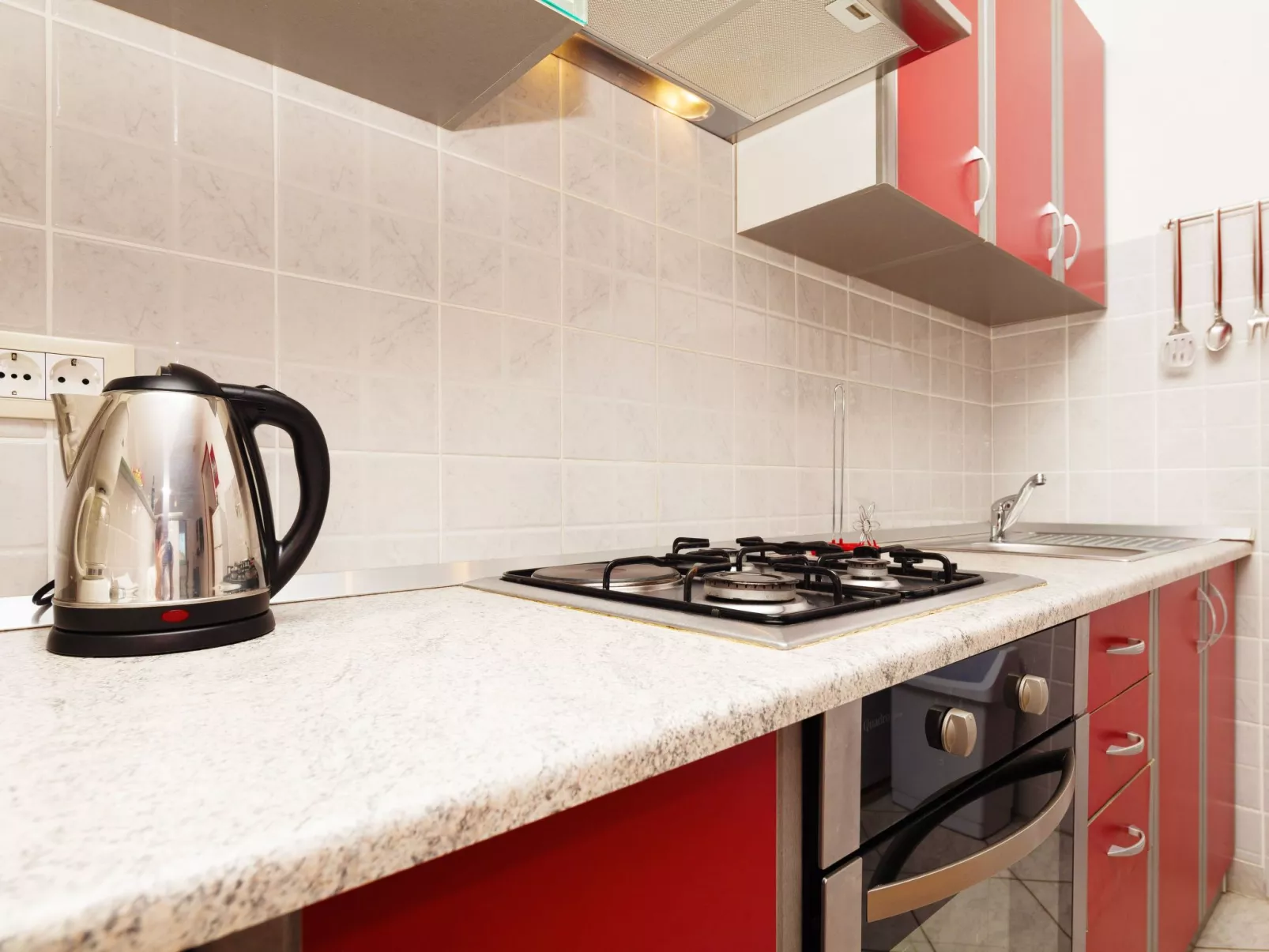 Ema Red mit Jacuzzi-Binnen