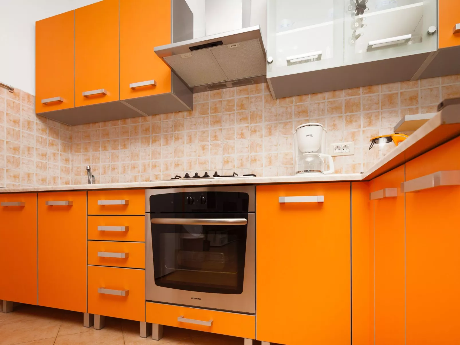 Mit Jacuzzi, Garten und Parkplatz-Binnen