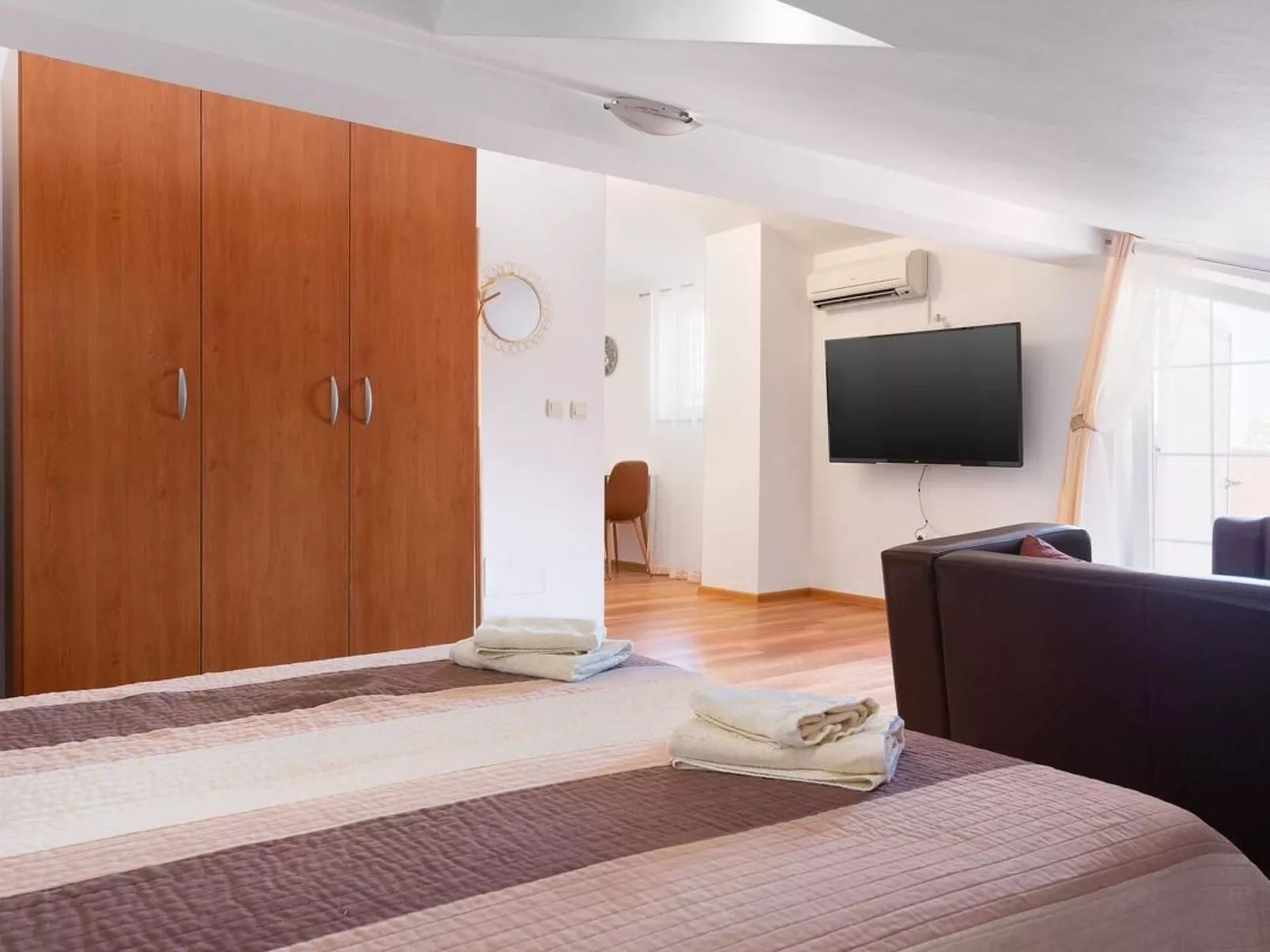 "Marco Polo - M7" mit Terrasse-Binnen