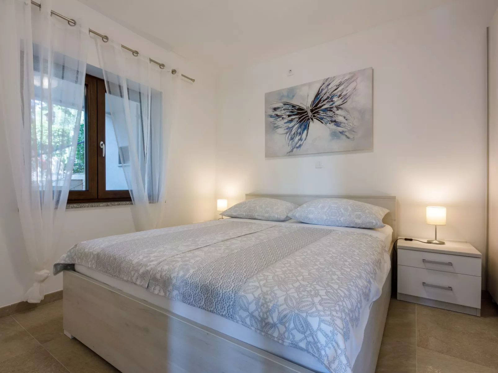 Wohnung im Erdgeschoss mit Terrasse-Binnen