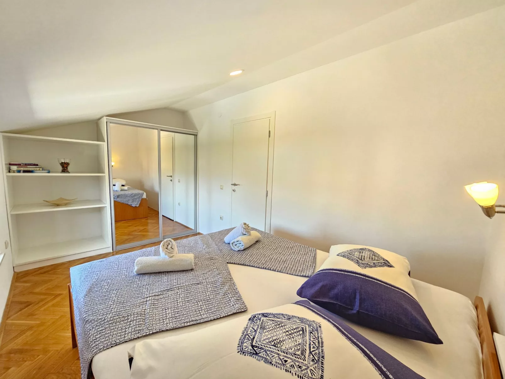 Wohnung mit Balkon, AC, Privatparkplatz-Binnen