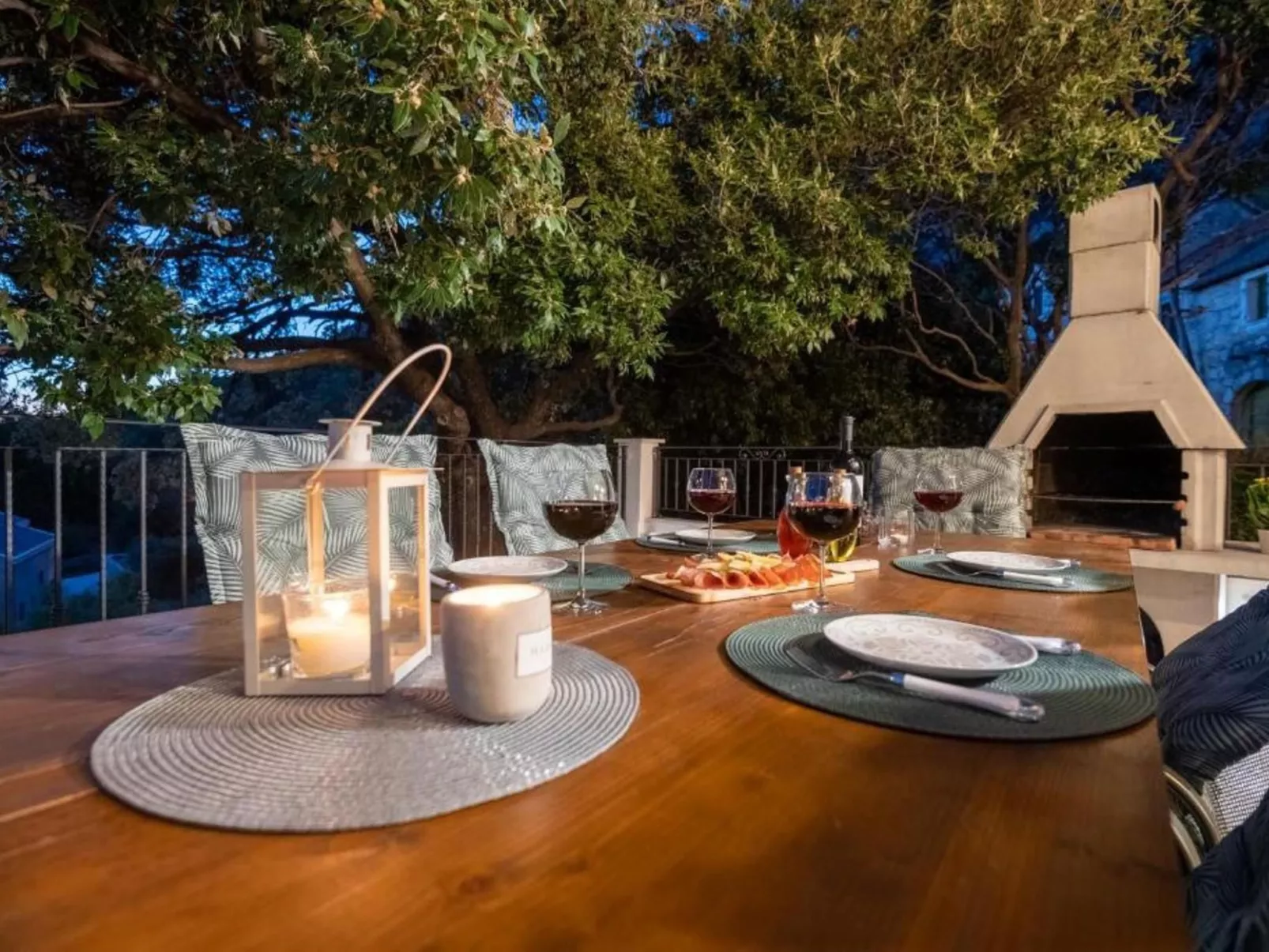 "Paola" mit eigenem Pool-Image-tags.info