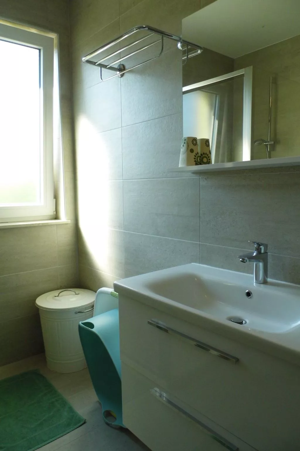 Modernes Apartment mit teilweisem Meerblick-Image-tags.info