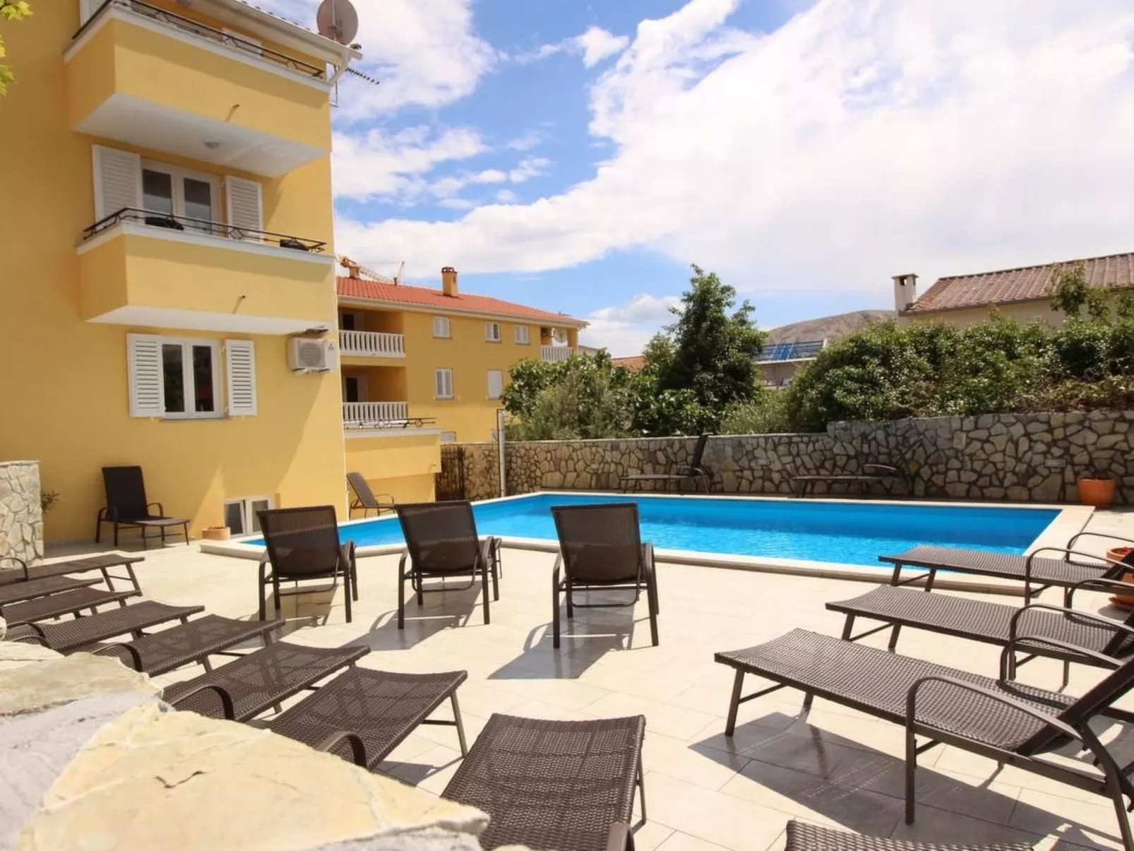 Gorica II A2+2 br.6-Buiten