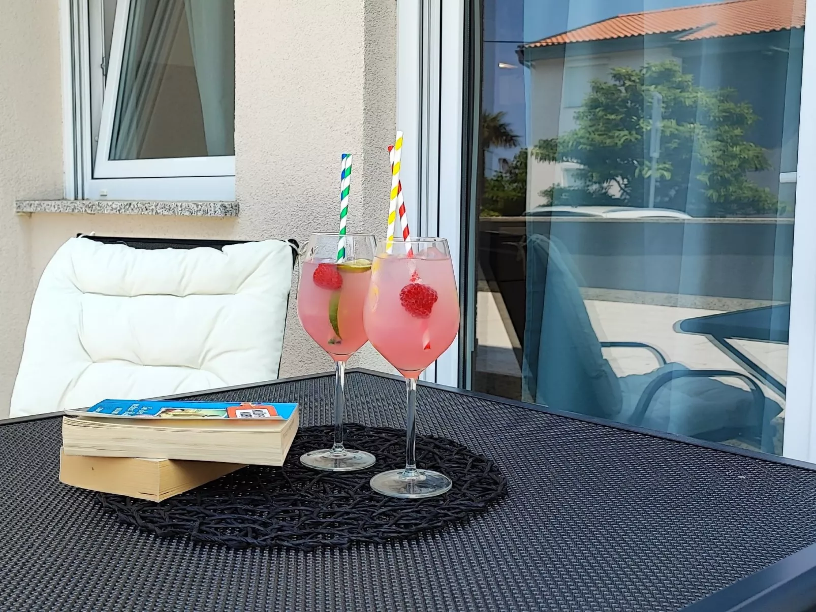 Moderne Wohnung in Crikvenica mit Pool-Buiten