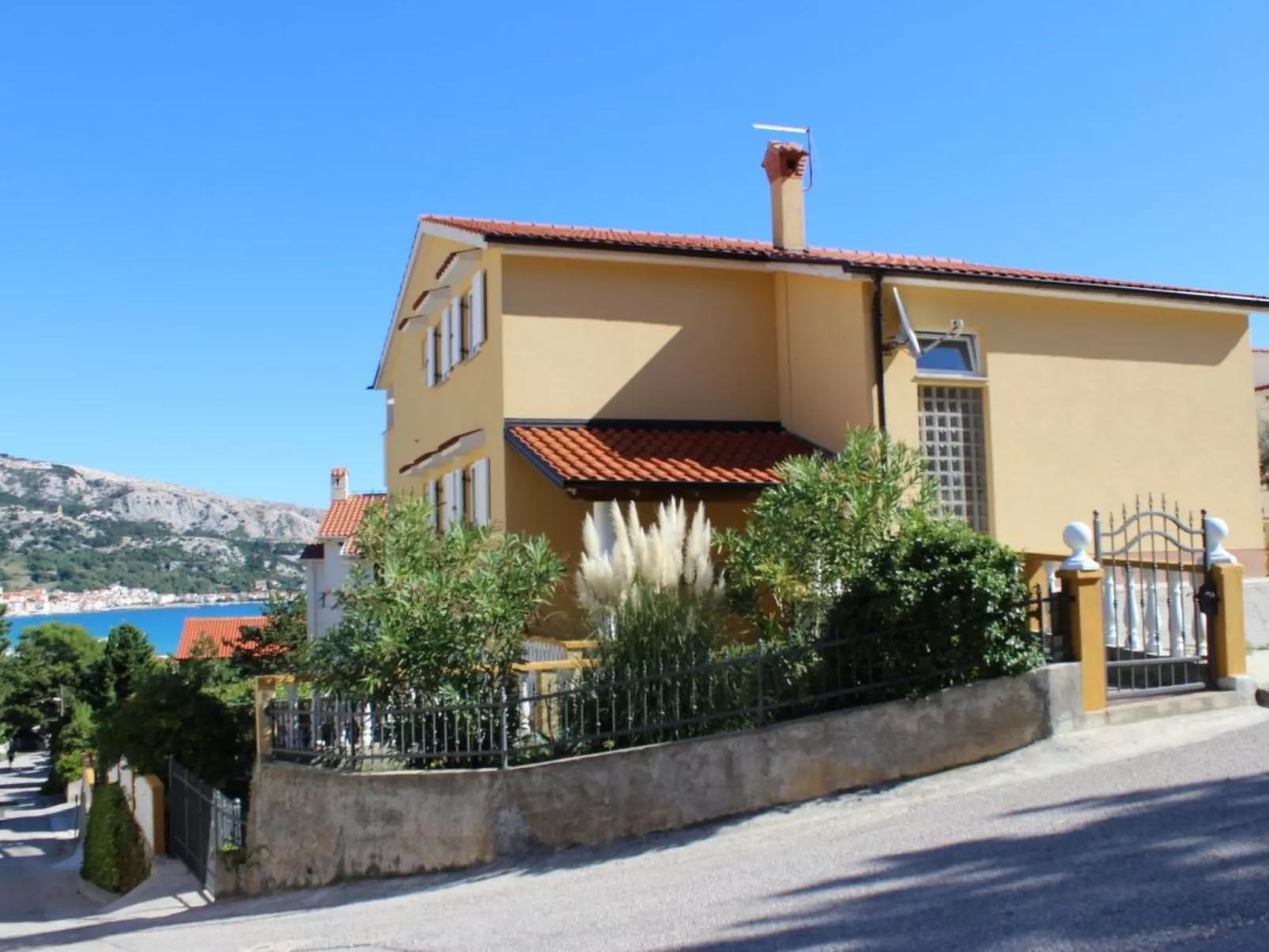 Wohnung in Baška mit Eigener Terrasse-Buiten