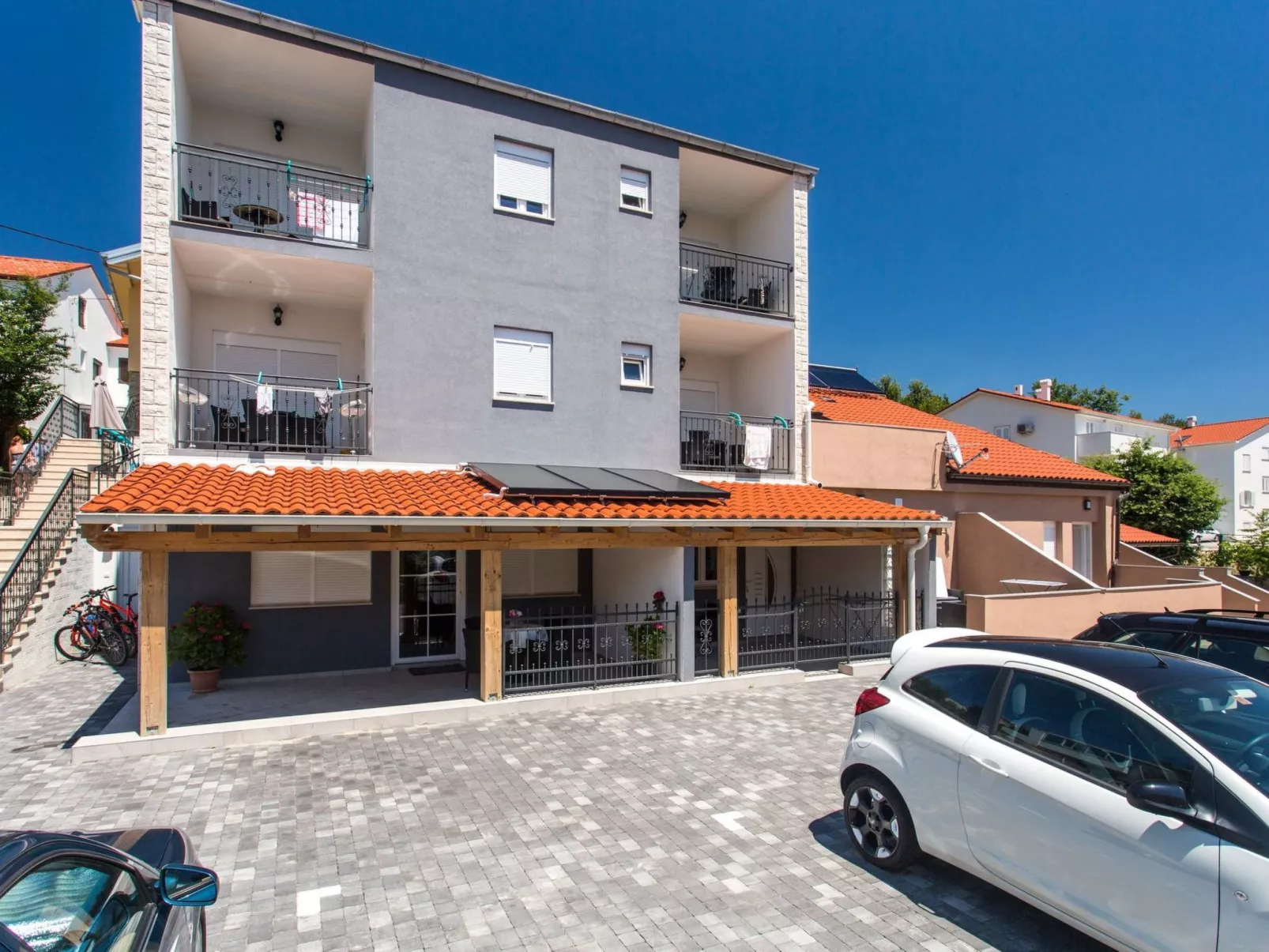Nettes Appartement in Baška mit Eigenem Balkon-Buiten