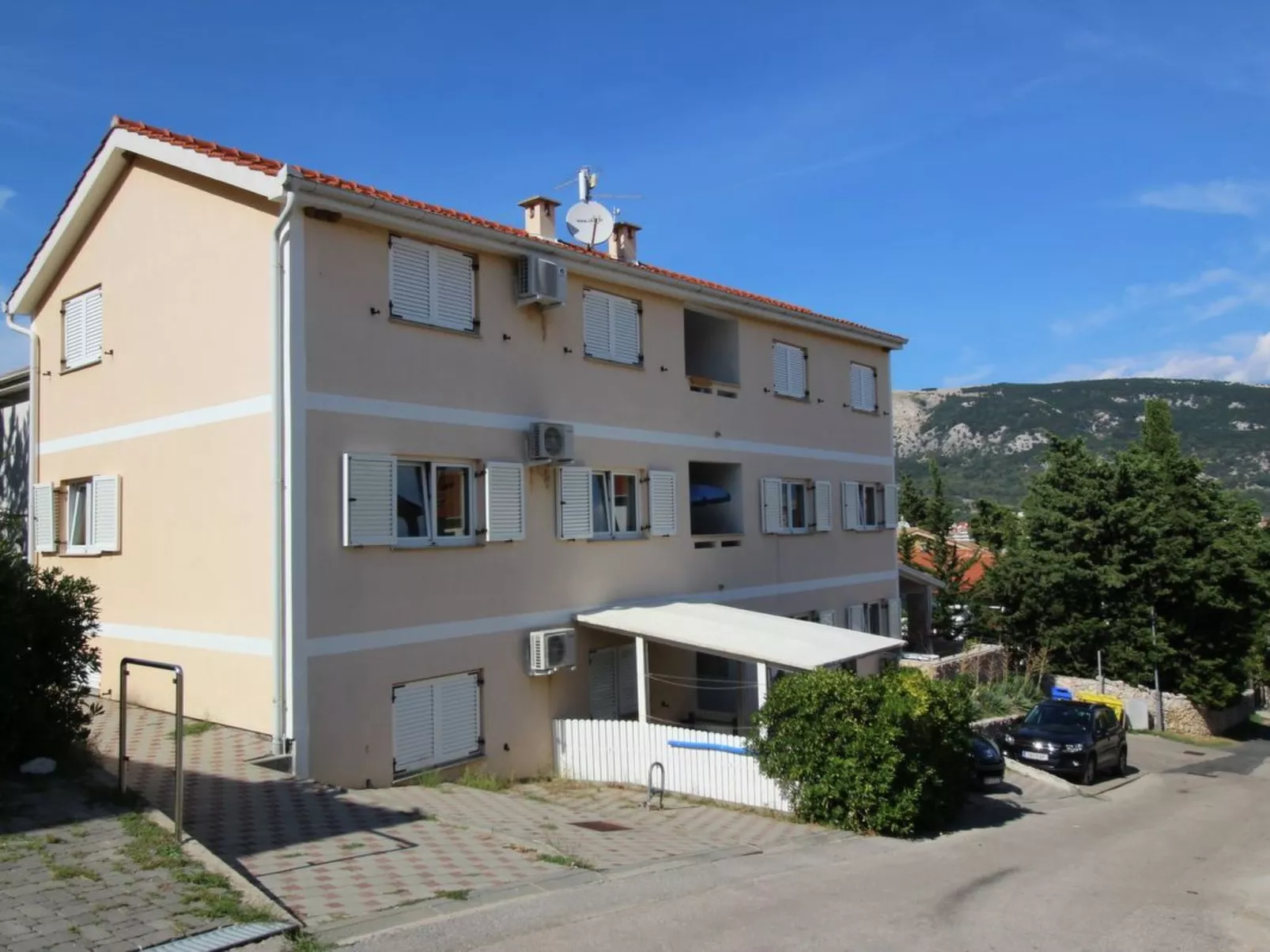 Appartement in Baška mit Eigenem Balkon-Buiten