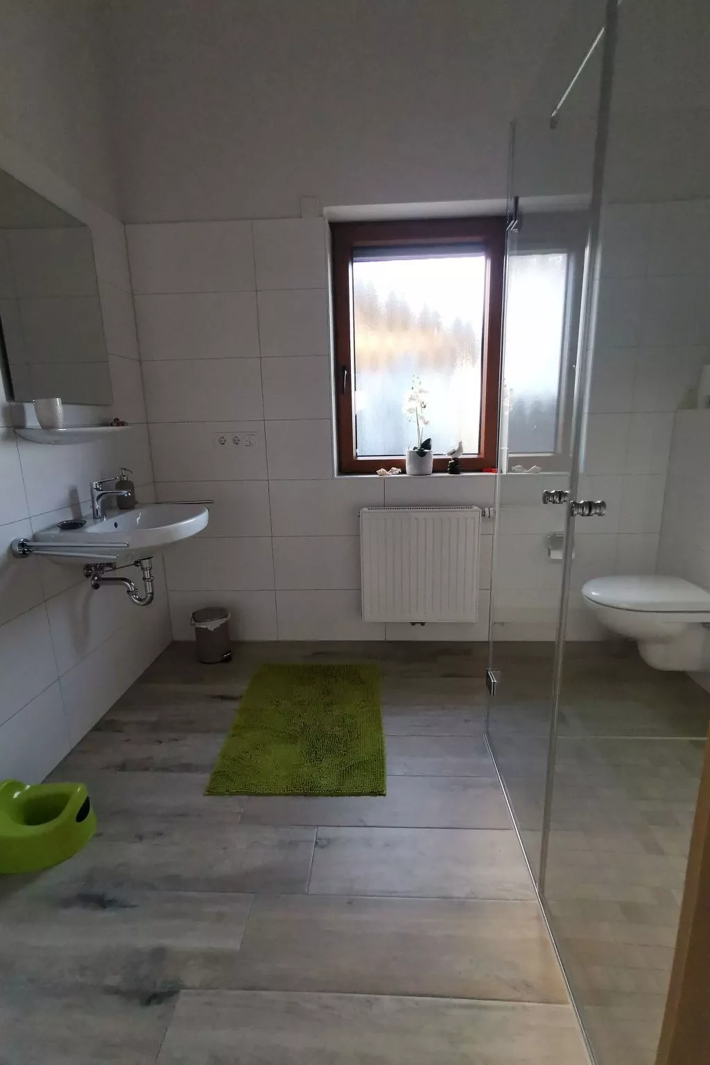 G9 eingezäuntes Haus in Randlage mit Weitblick-Binnen