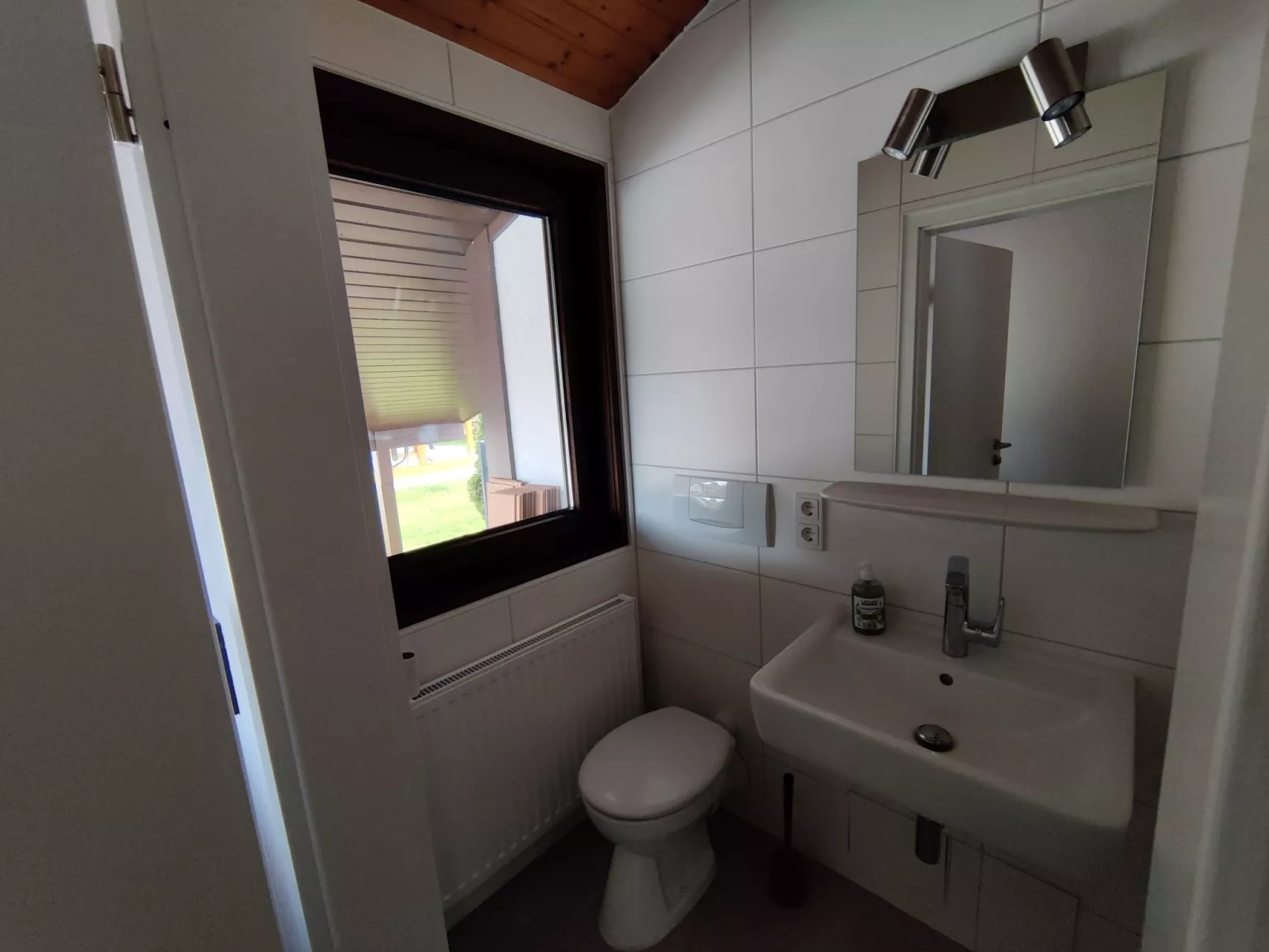 Haus F 21, Randlage mit Wiesenweitblick eingezäu-Binnen