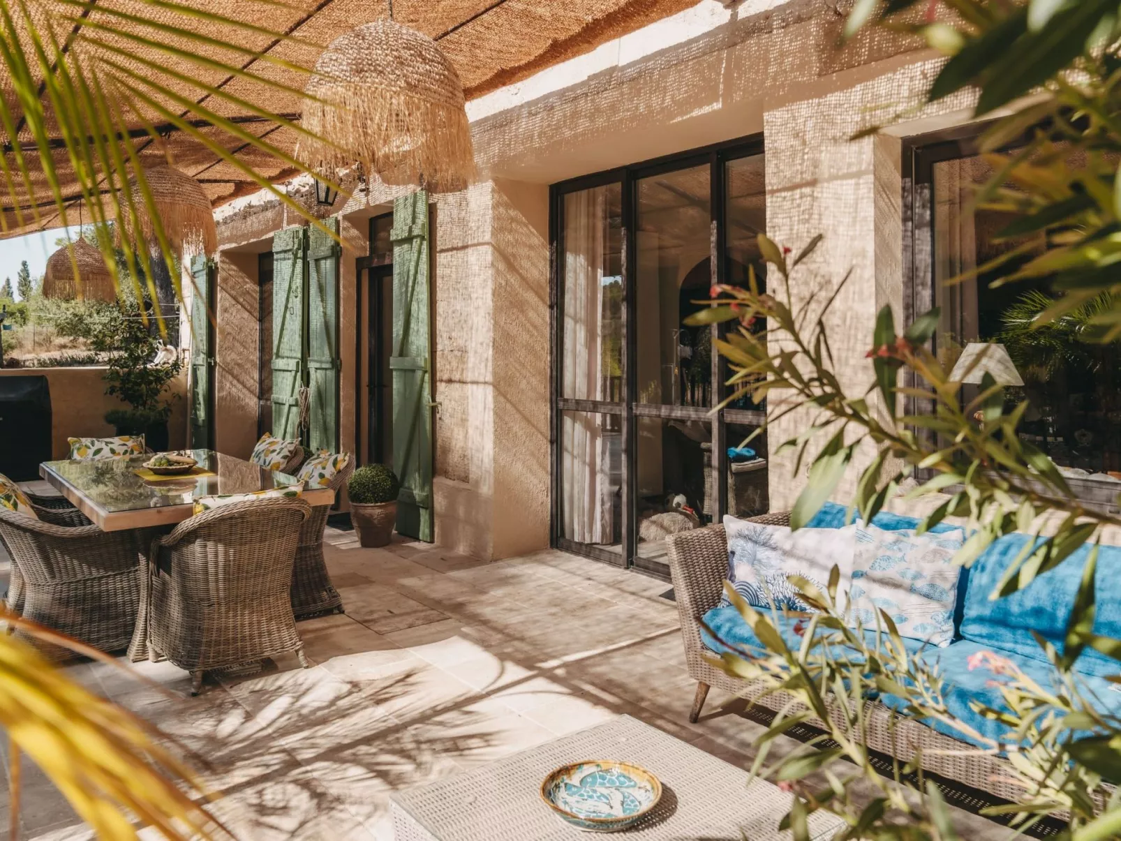 Charmante Ferienwohnung mit Terrasse und Pool-Buiten