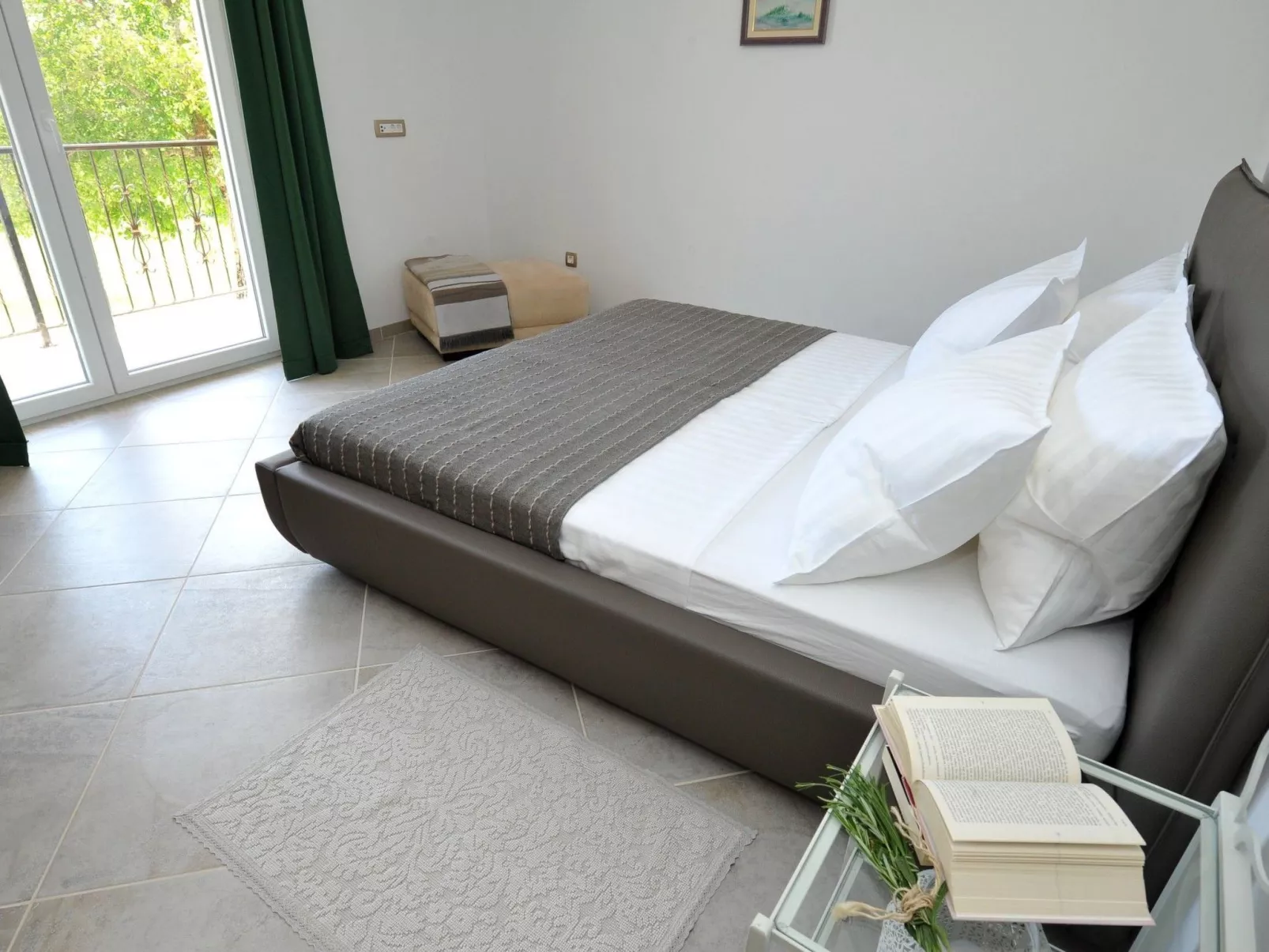 Alleinstehendes Ferienhaus mit Swimmingpool-Binnen