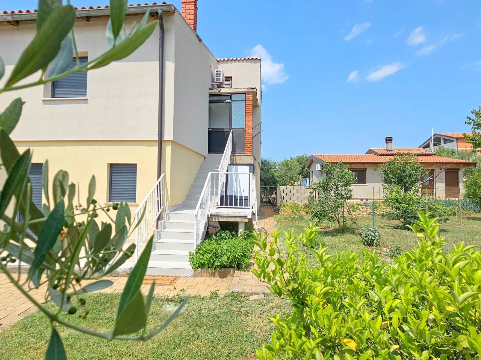 "Ines A5" mit Balkon-Buiten