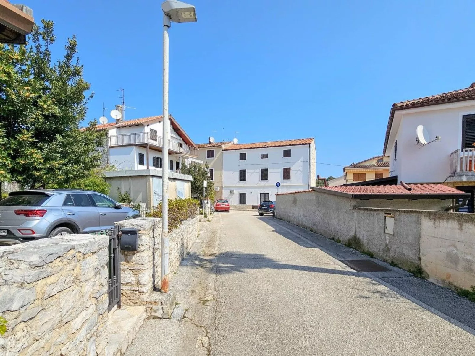 Wohnung 80m vom Meer mit Terrasse-Buiten