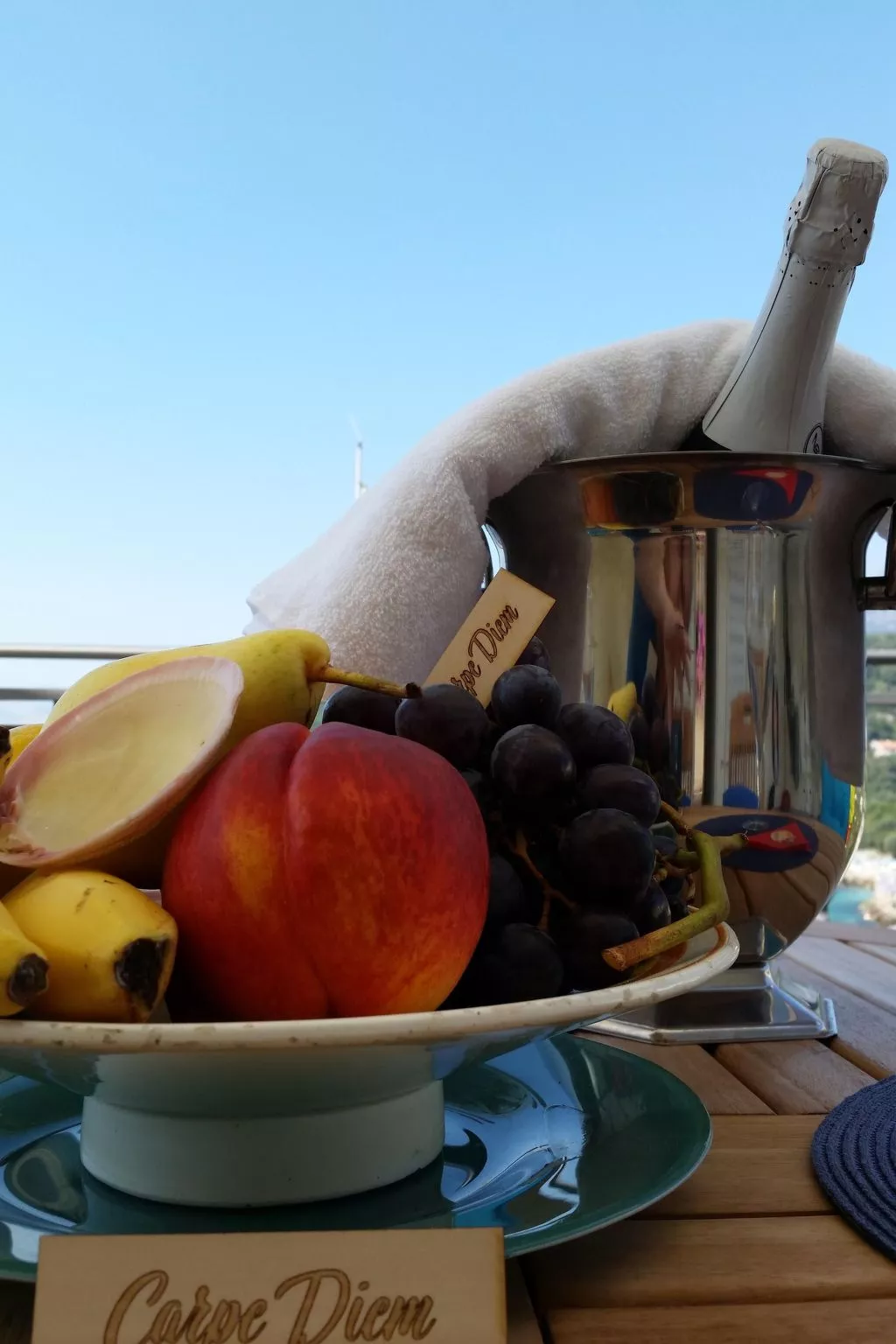 Gemütliche Wohnung mit Meerblick vom Balkon aus-Buiten