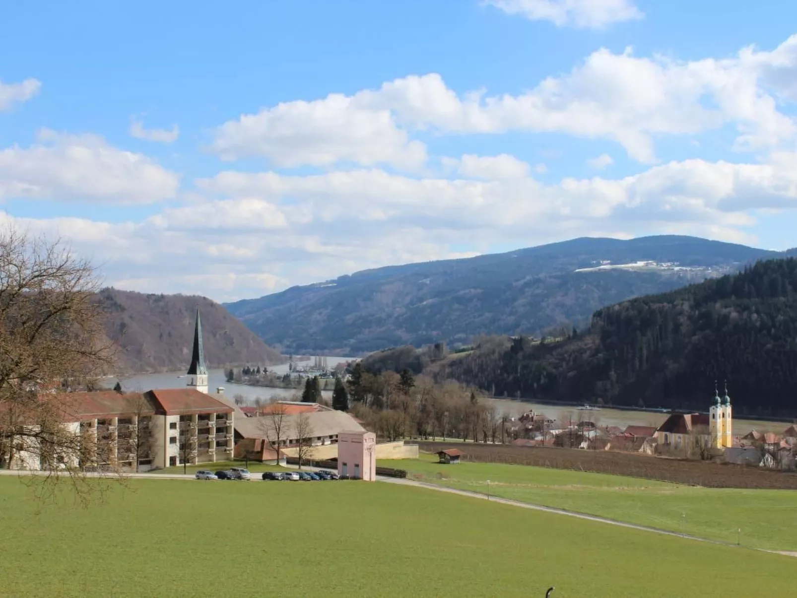 Gemütliche Ferienwohnung mit Blick auf die Donau-Buiten