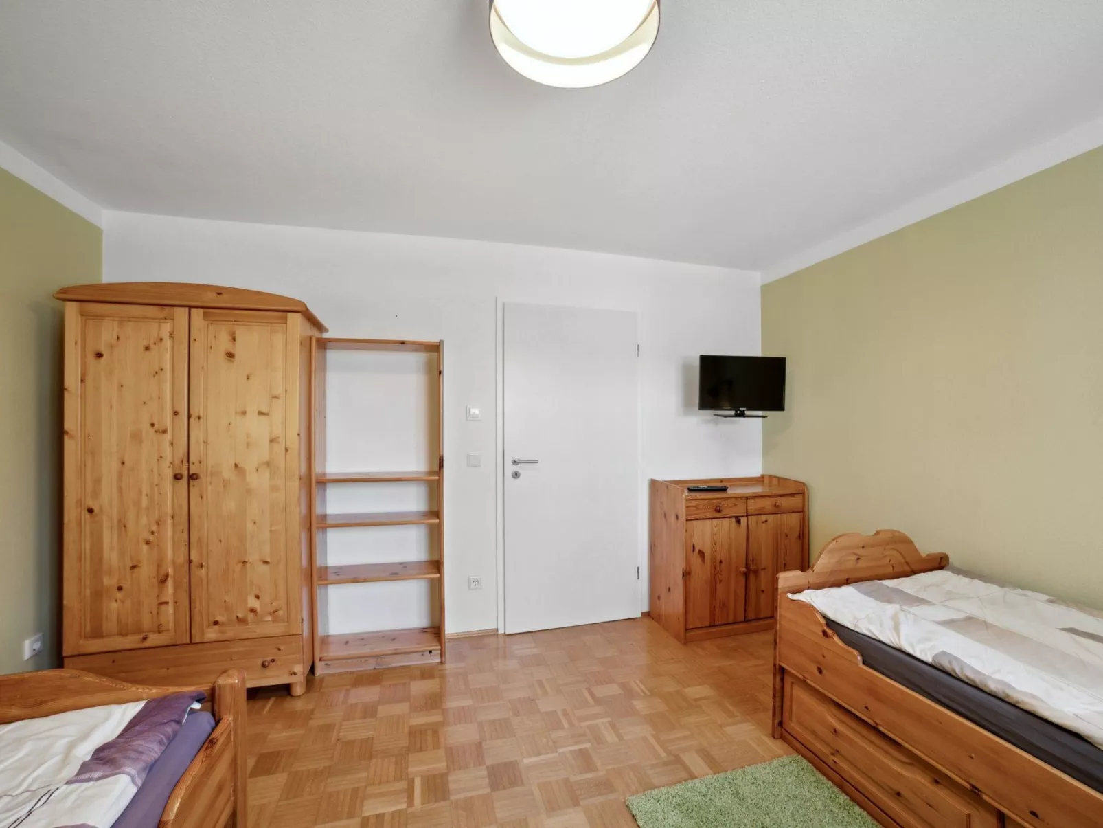 Home of Family-Binnen