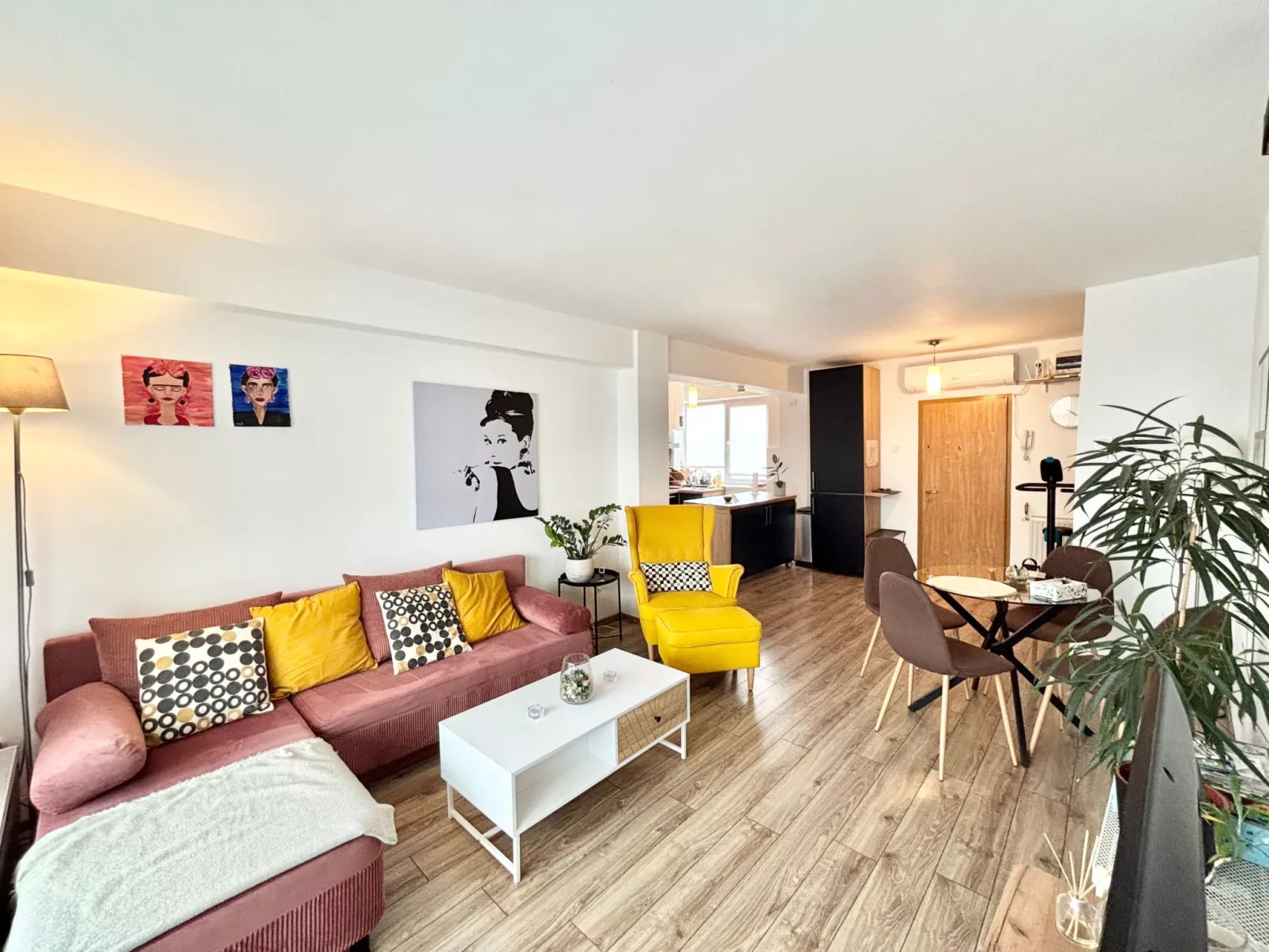 Opera Sunrise zentrale moderne Balkonwohnung-Binnen