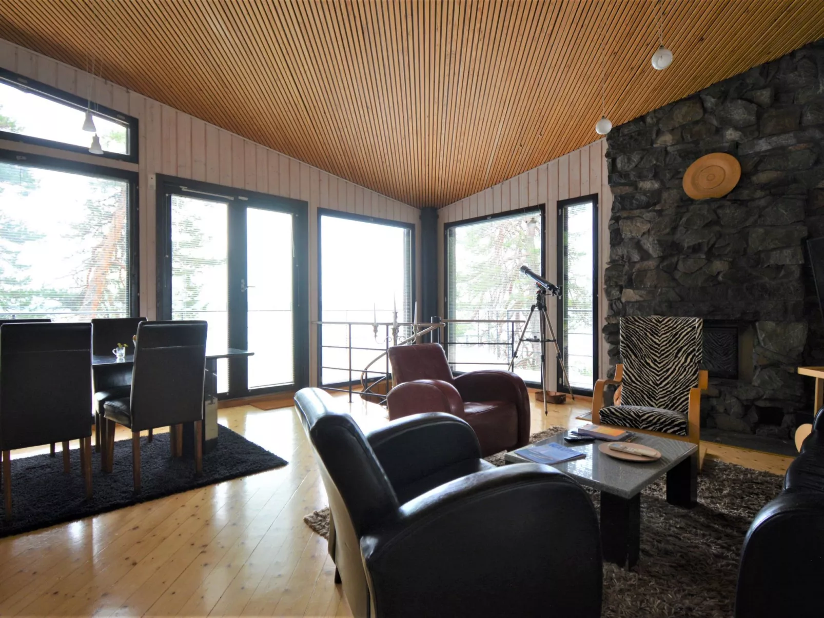 Villa Lakeside-Binnen