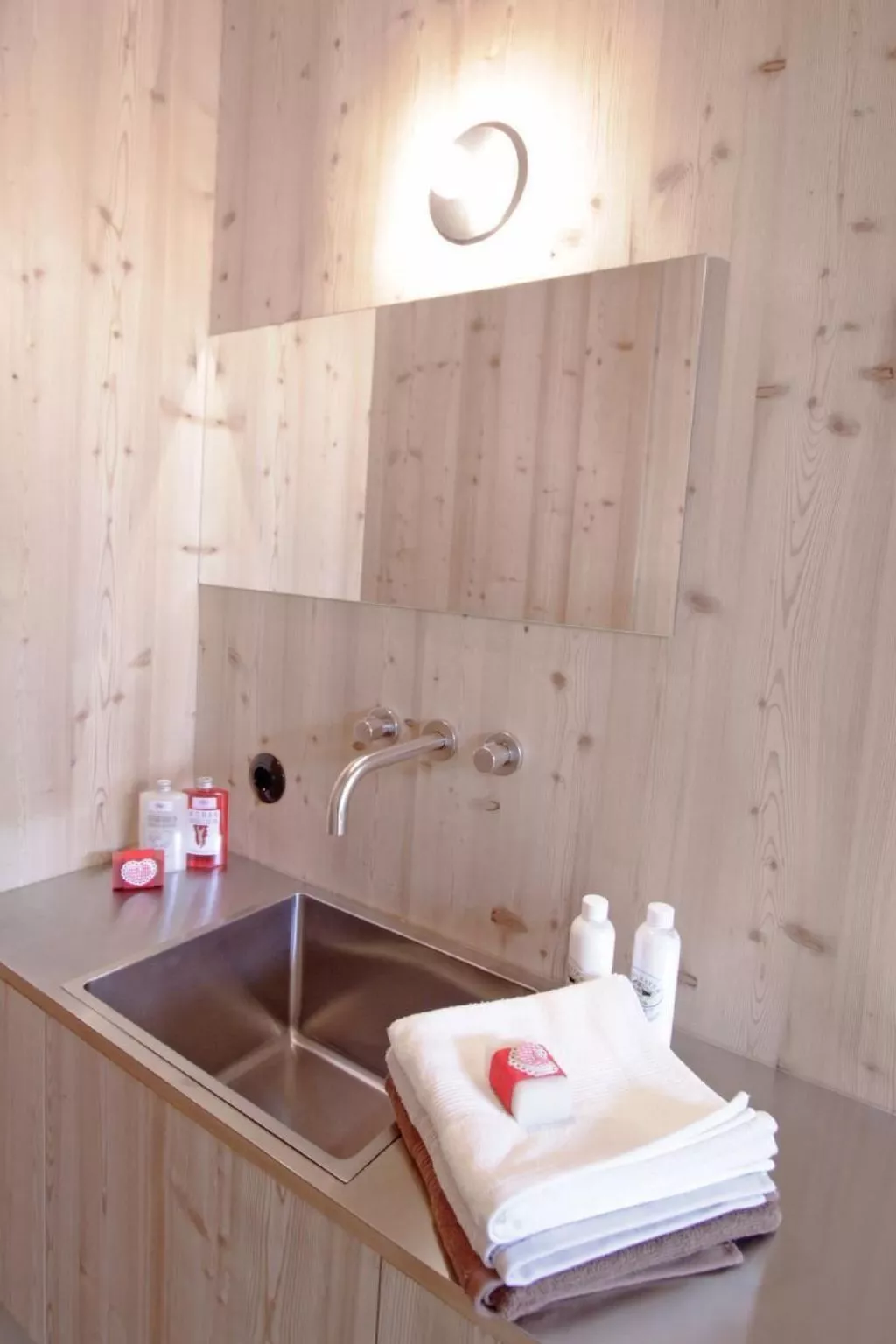 - Ufogel-Image-tags.info