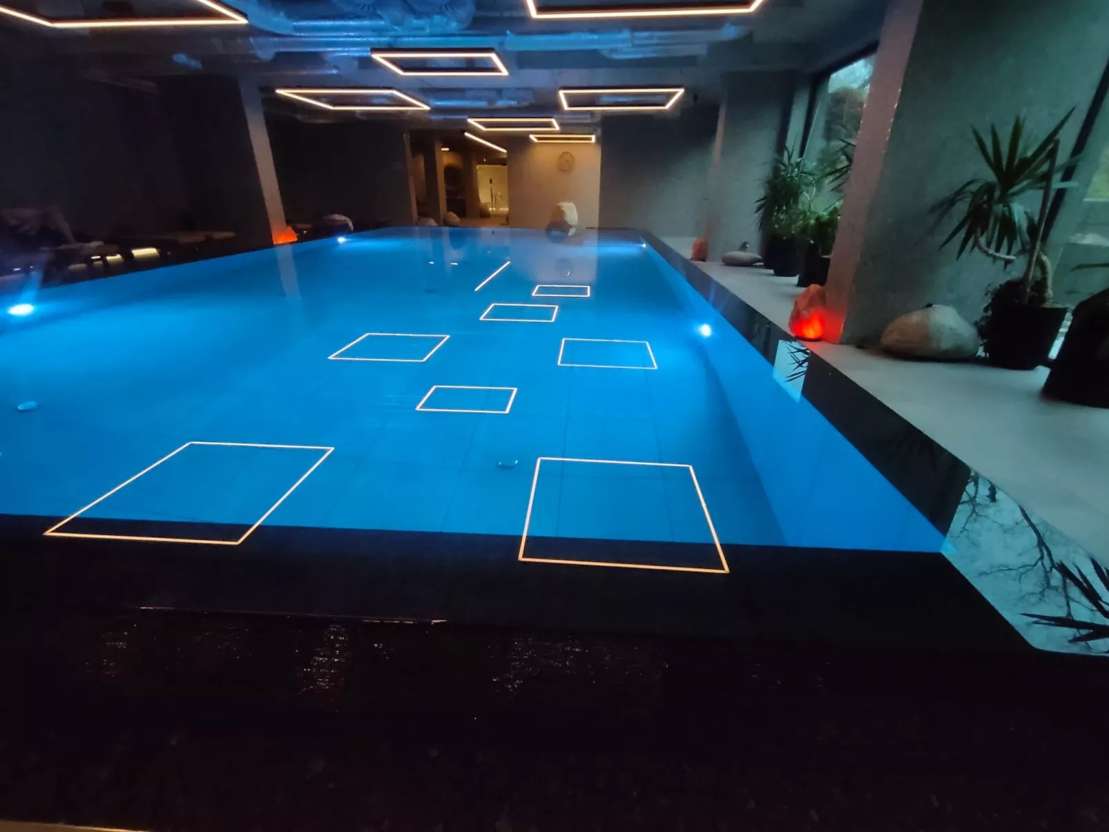 Studio "Allure Varna" mit Infinity-Pool-Image-tags.info