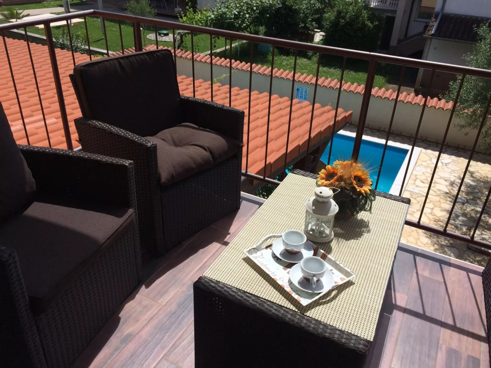 Komplette Villa mit zwei Appartements-Image-tags.info