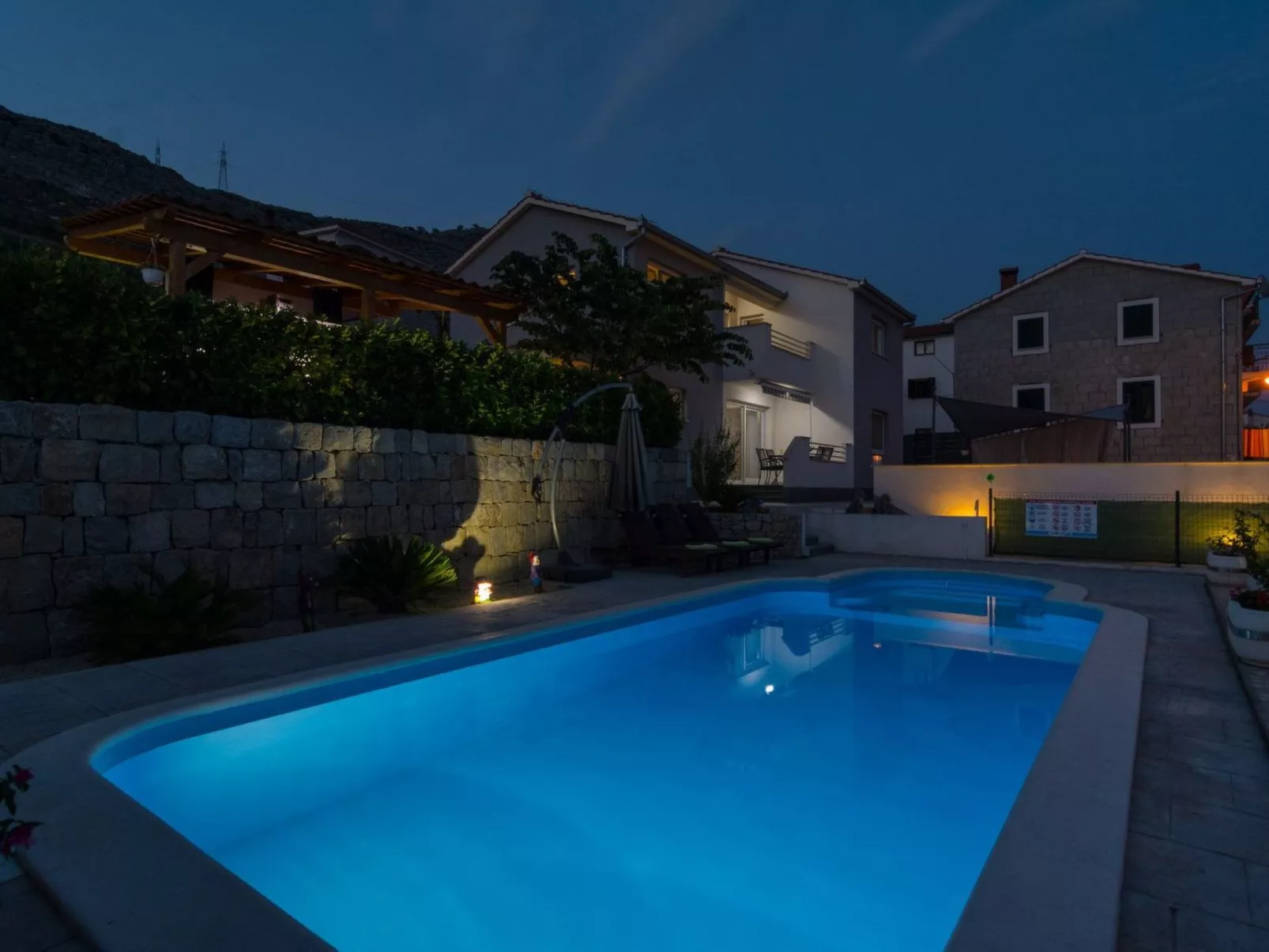 Villa "Roko" mit Whirlpool-Buiten