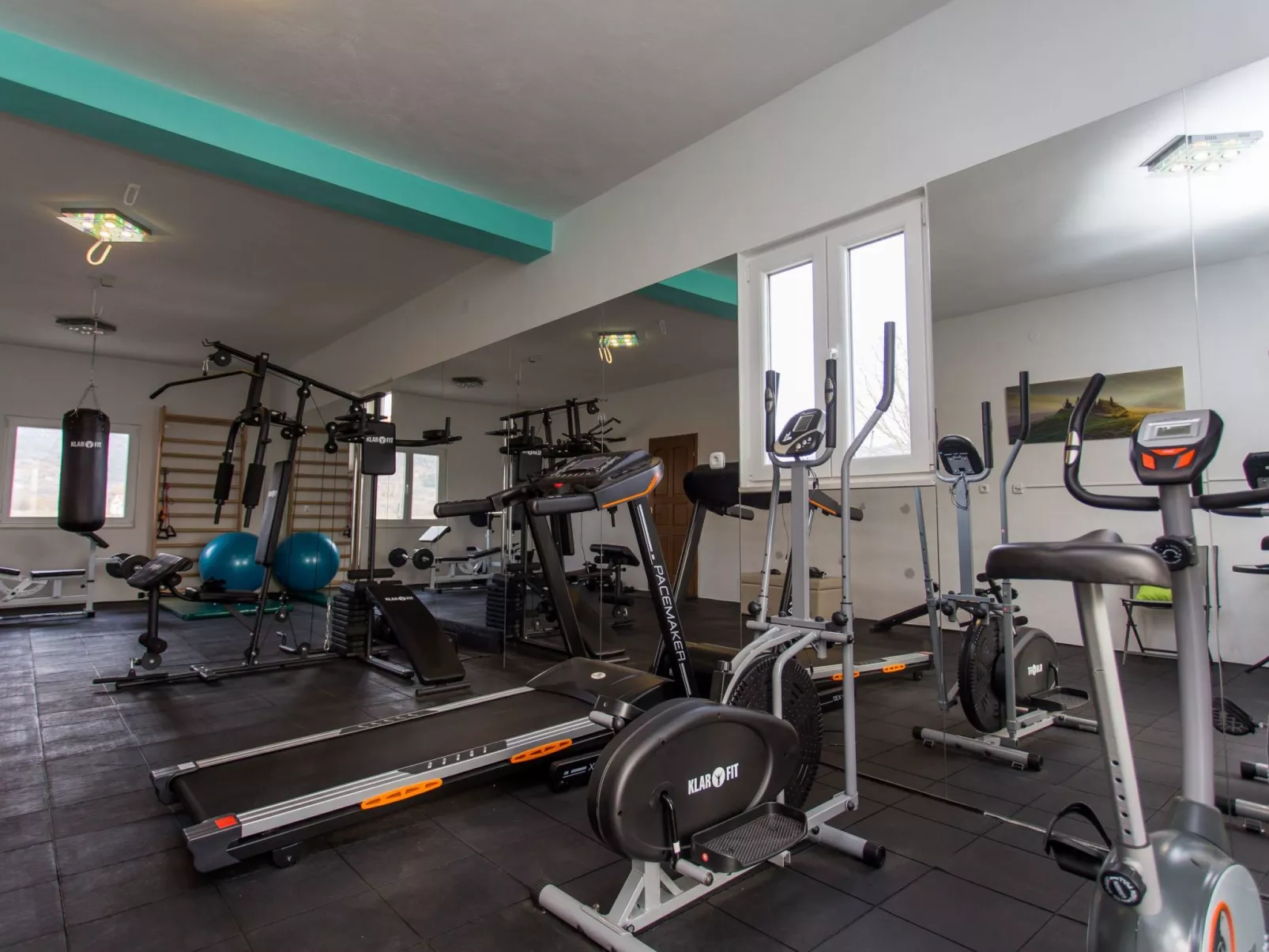 Villa Almas mit Schwimmbad, Fitnessraum, Tennisplatz-Binnen