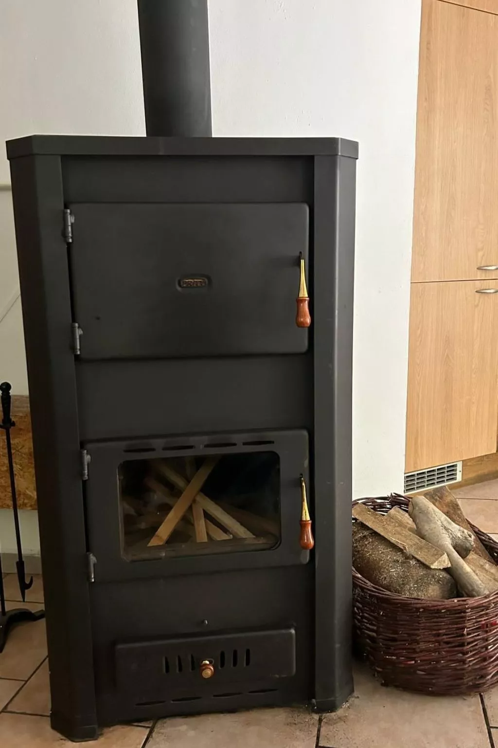 Traditionelles Haus, umgeben von Wäldern in Ralsko-Image-tags.info