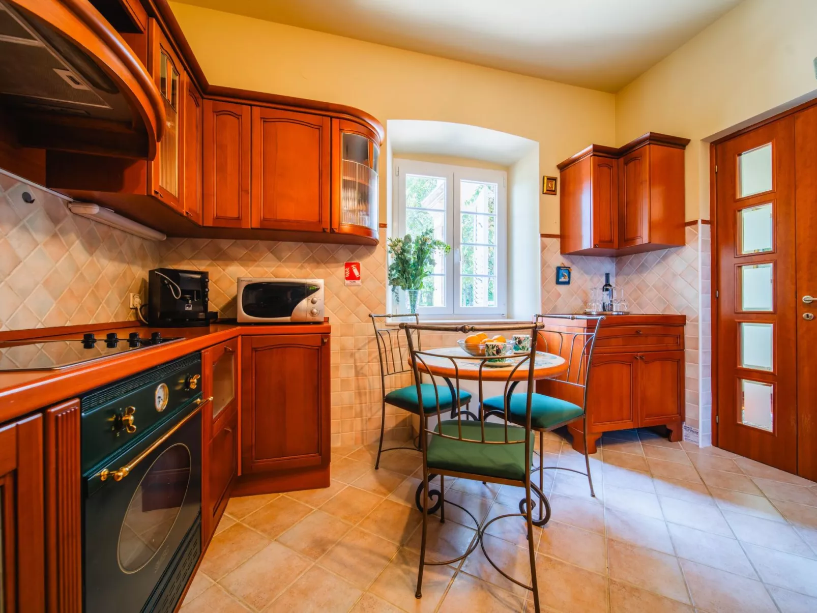 Traditionelles Steinhaus mit privatem beheiztem Pool-Binnen