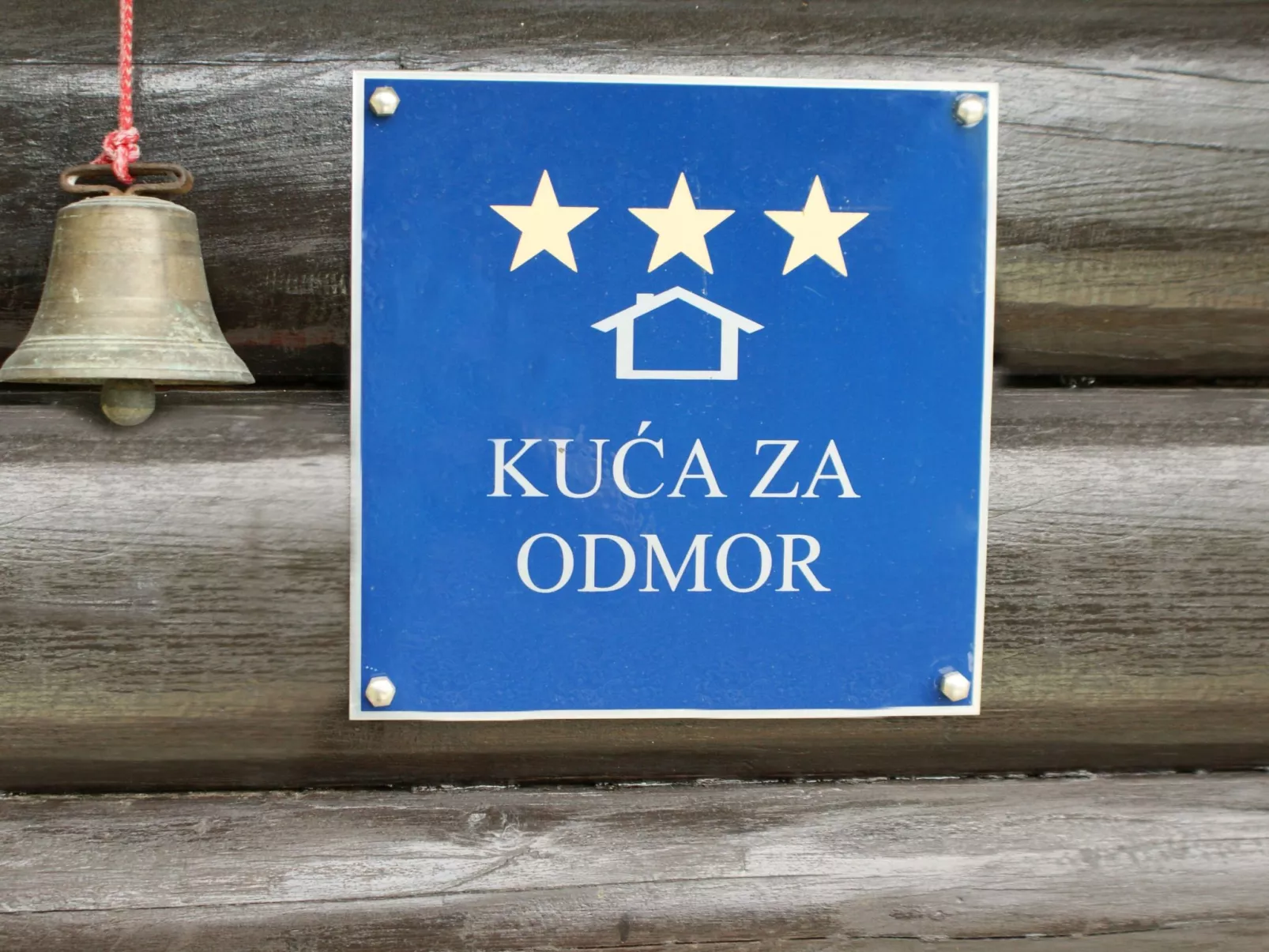 Mit Terrasse, Grill und Garten-Buiten