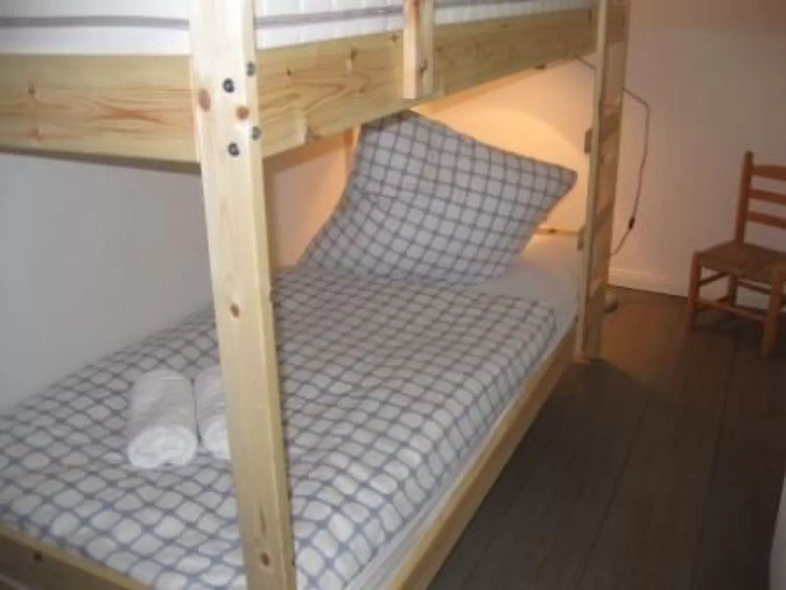 Mit Garten und Parkplatz-Binnen