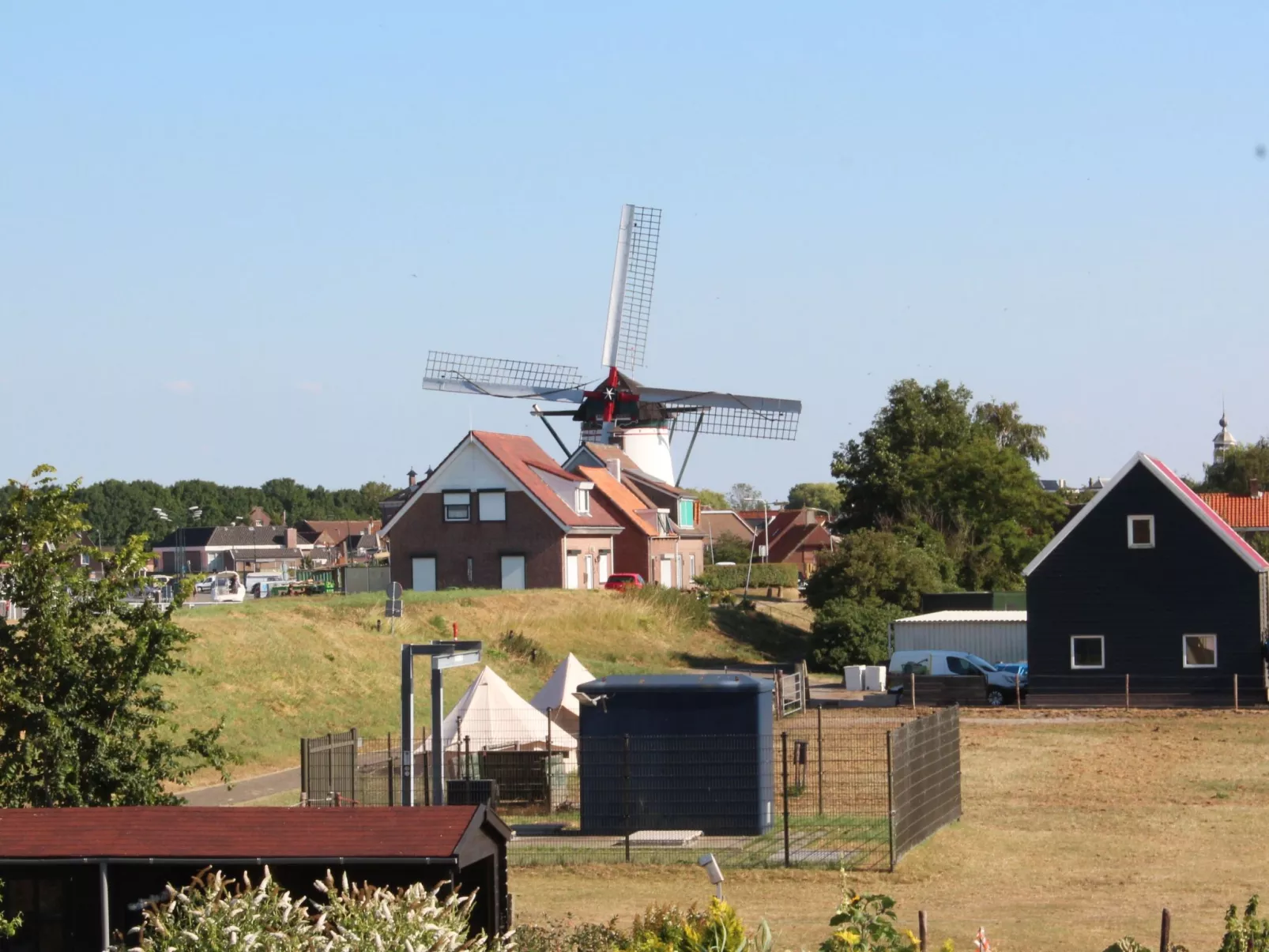 "Buurtweg221" mit Schwimmbad-Buiten