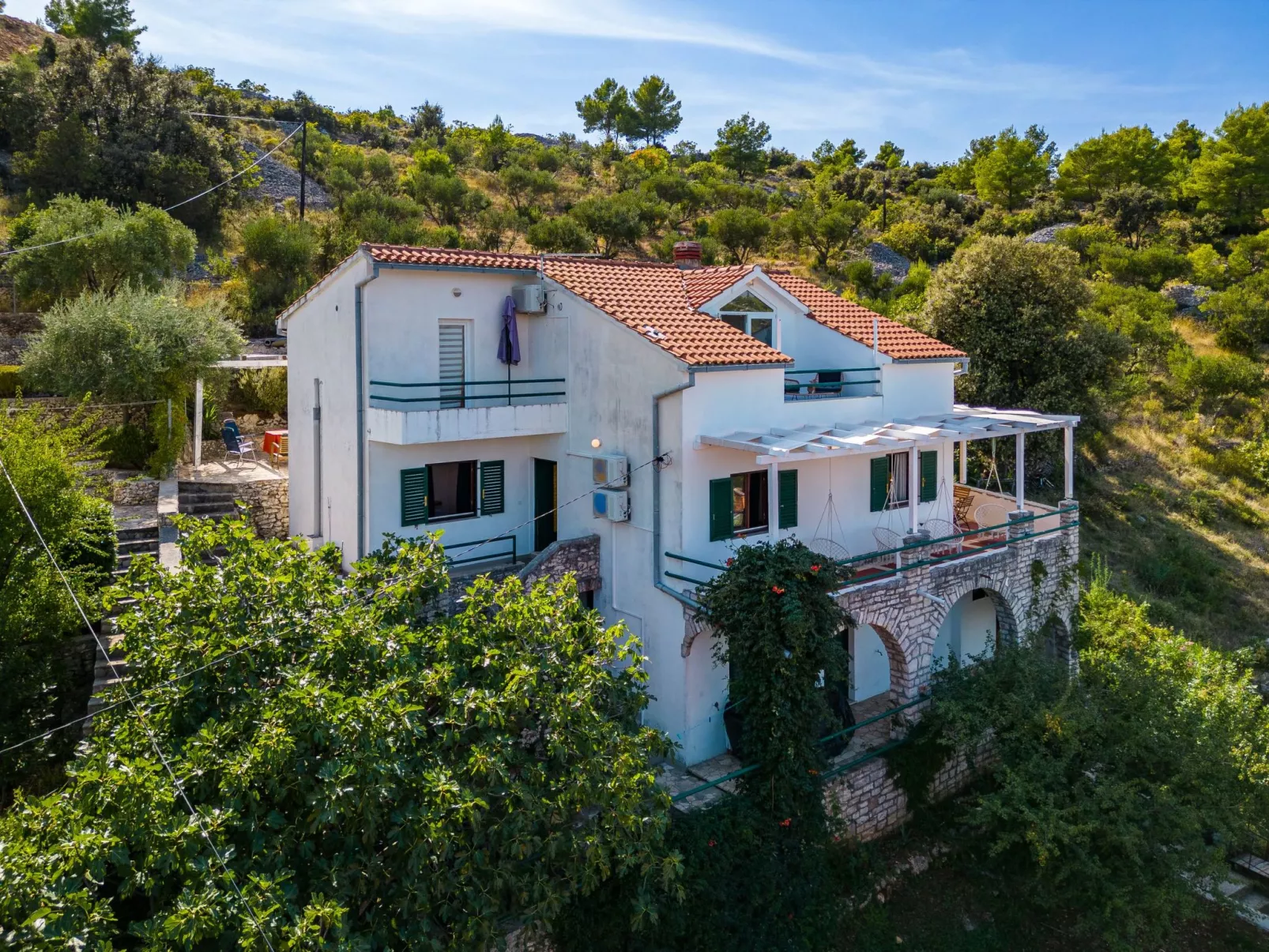 Villa Tudor mit atemberaubender Aussicht-Buiten