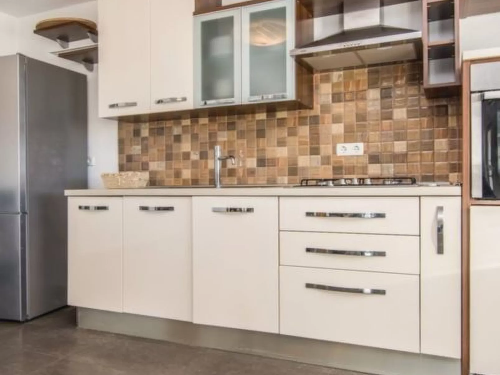 Laura mit Pool-Binnen