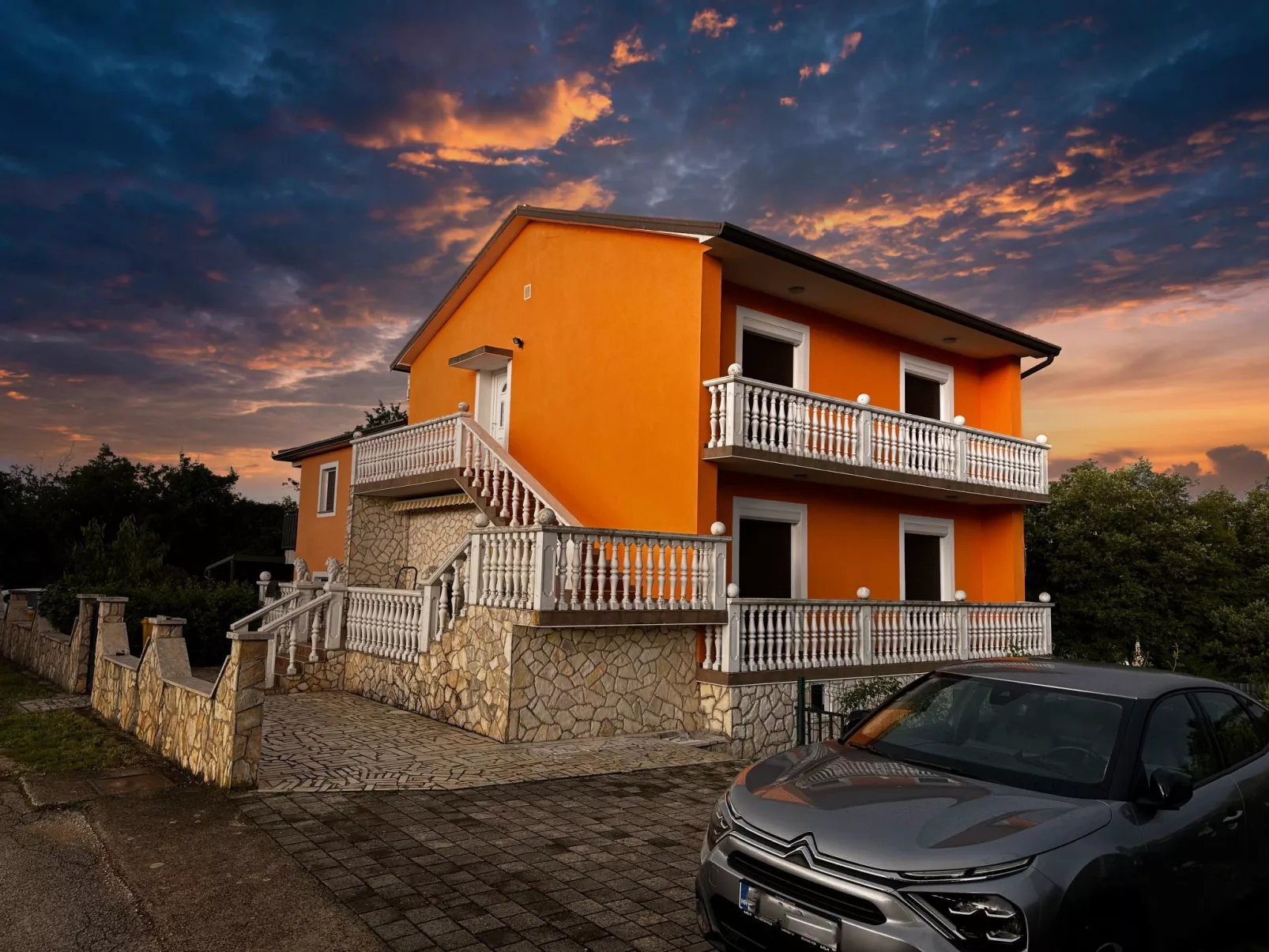 Villa Fortuna für bis zu 9 Personen und mit beheiztem Aussenpool-Image-tags.info