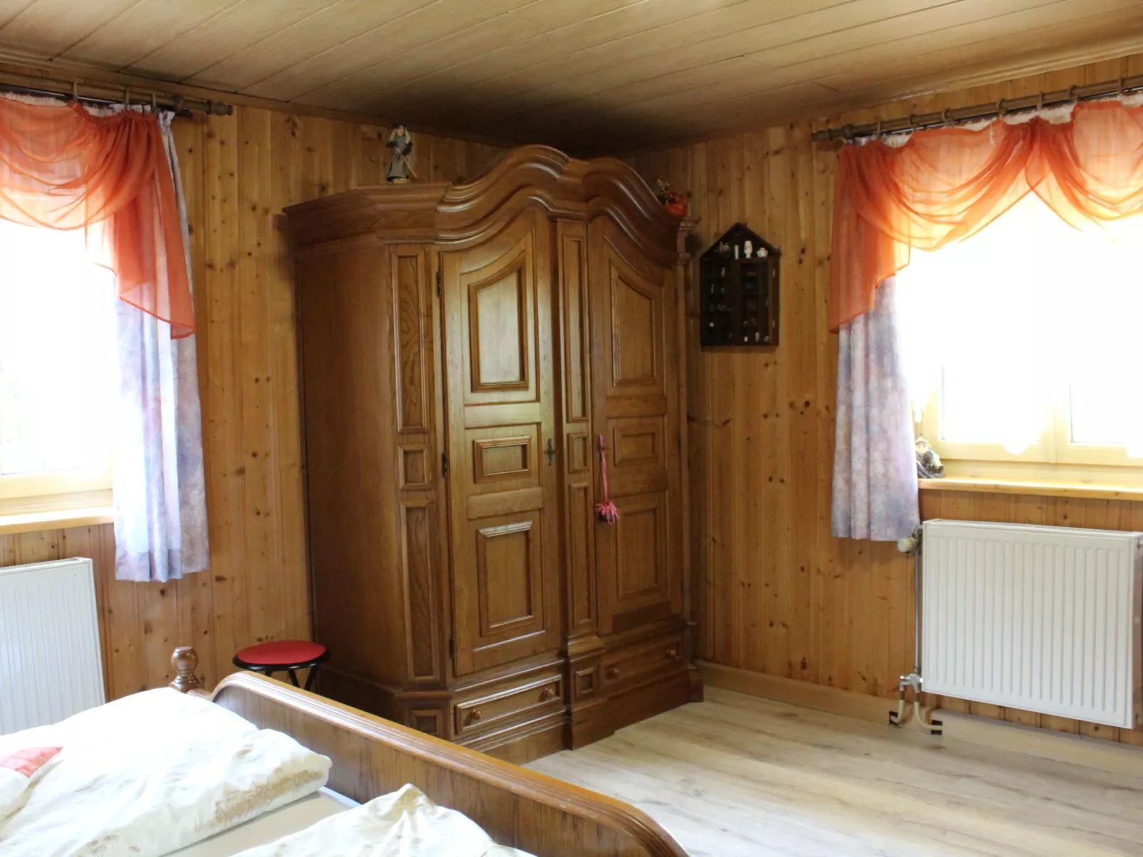 Mit Kaminofen, Fitnessraum und Sauna-Binnen