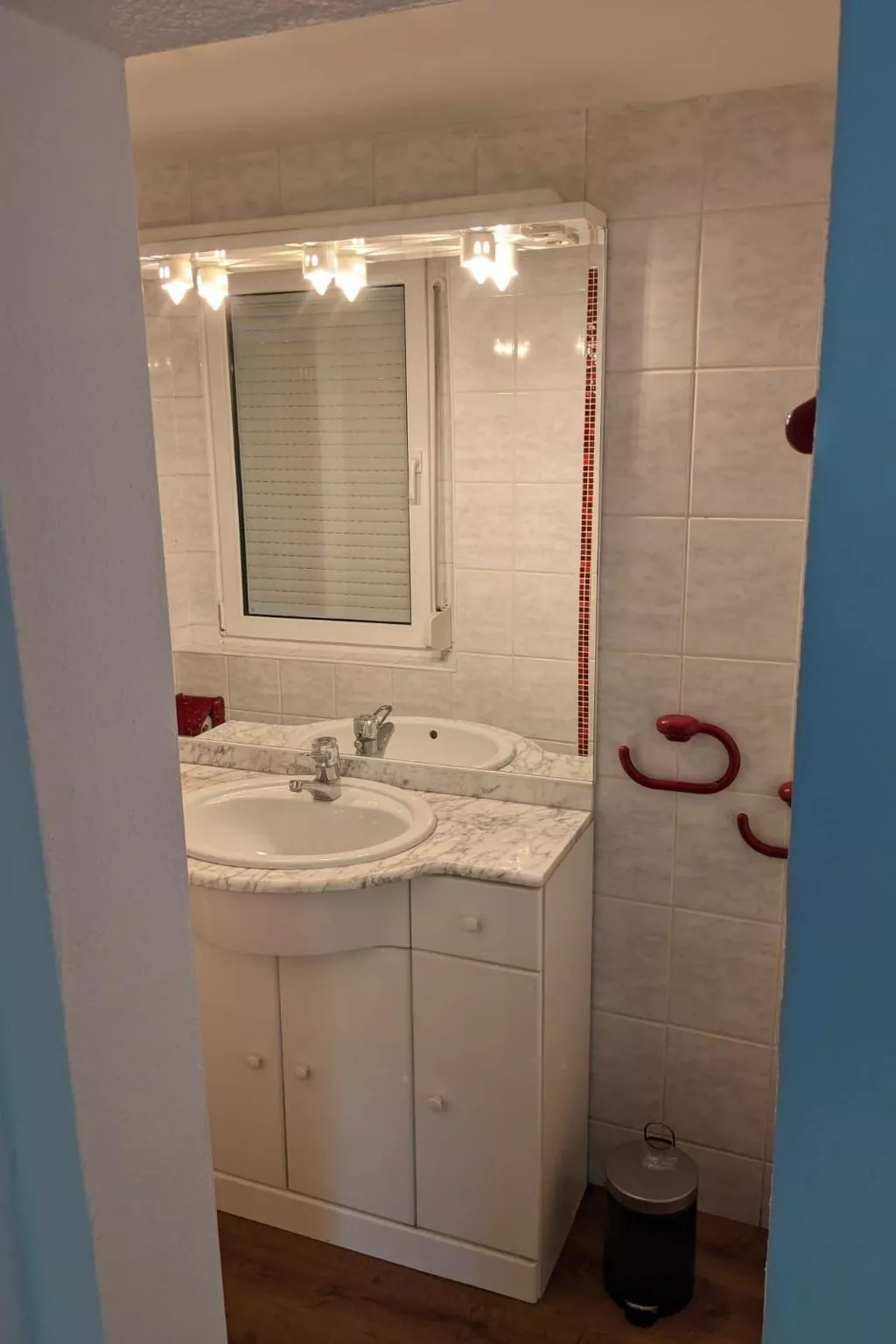 In Süd-Waldhanglage mit tollem Seeblick-Binnen