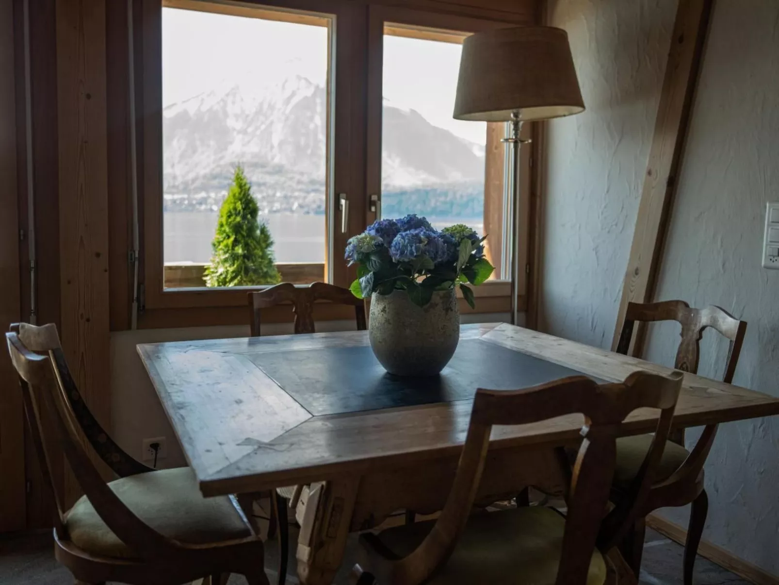 Chalet am See mit Panorama Aussicht-Binnen