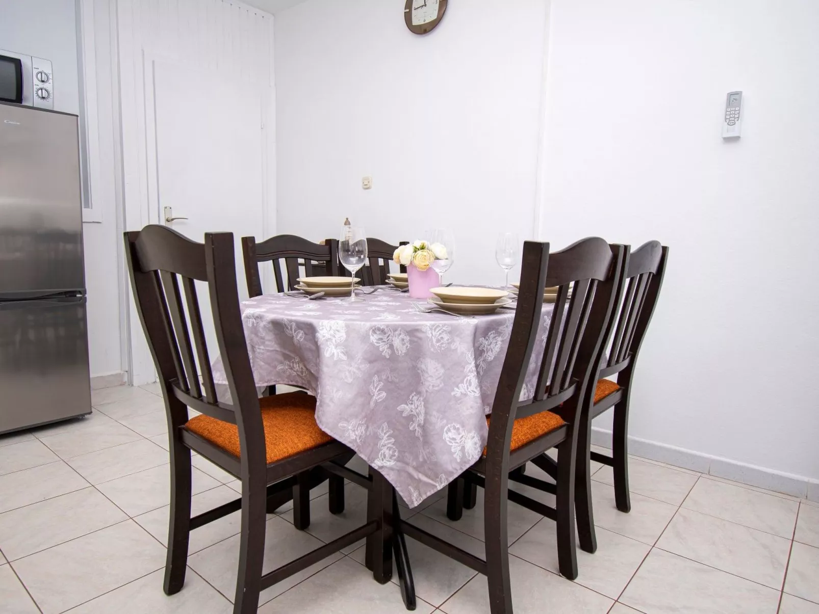 Ruhig und gemütlich 2BR Wohnung in der Nähe des Strandes-Binnen