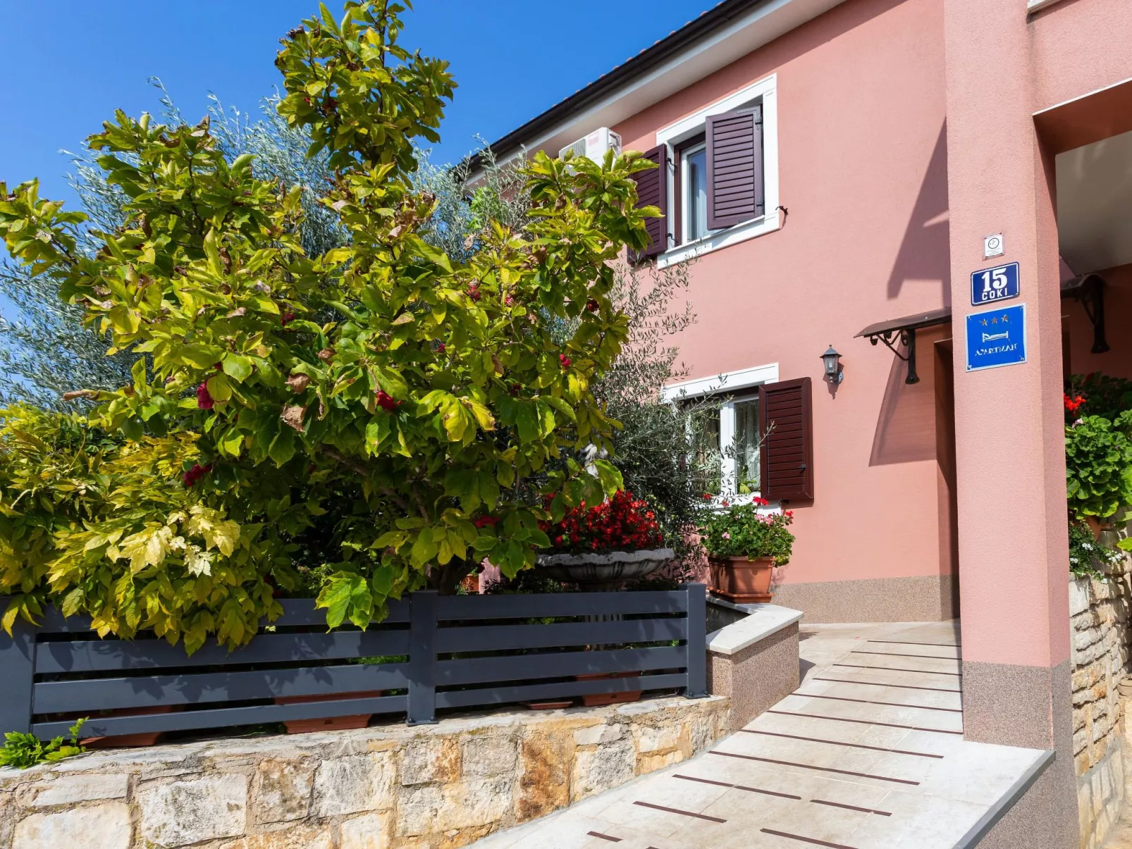 Schöne Wohnung Funtana Nr.3-Buiten